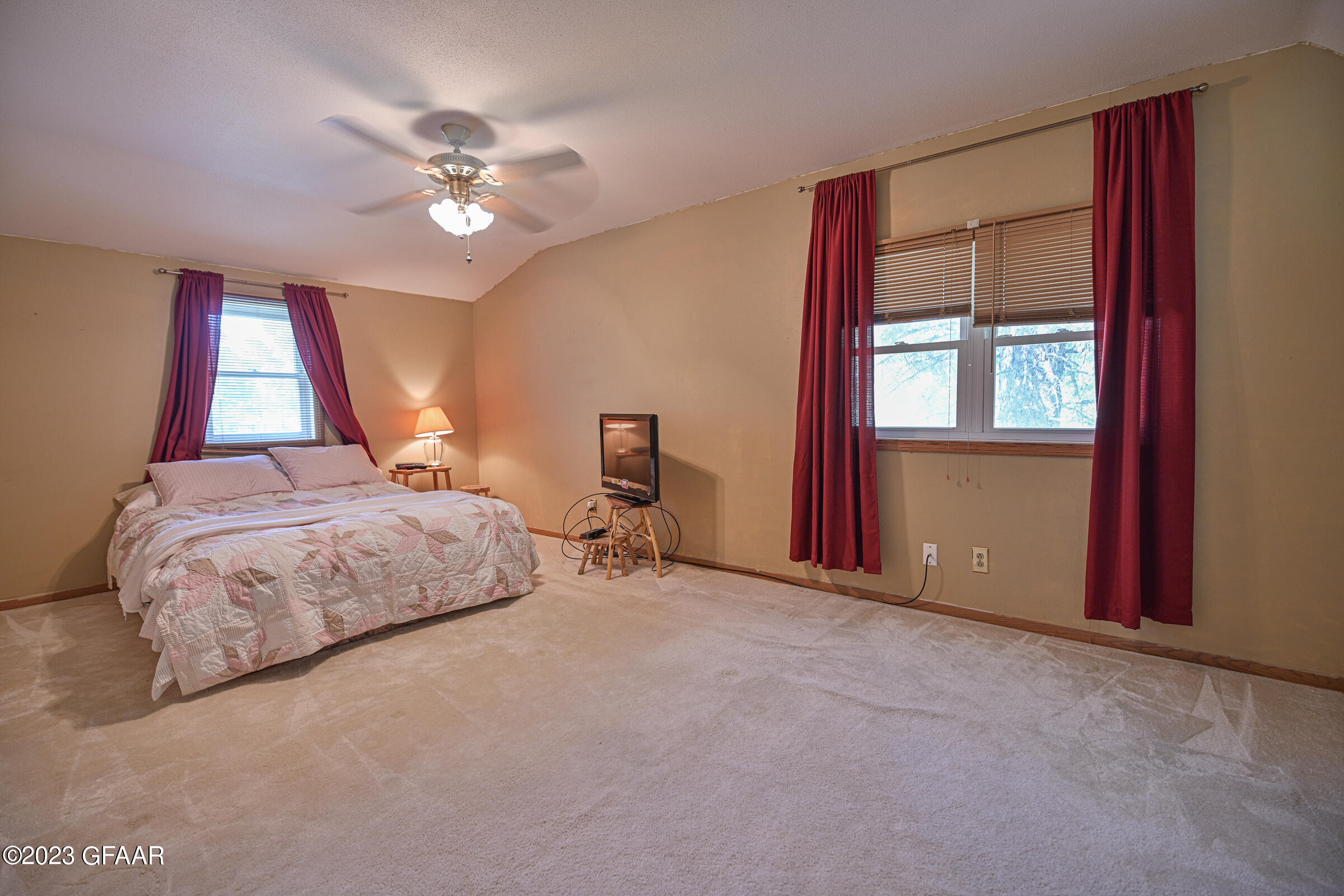 2514 CLOVER Drive