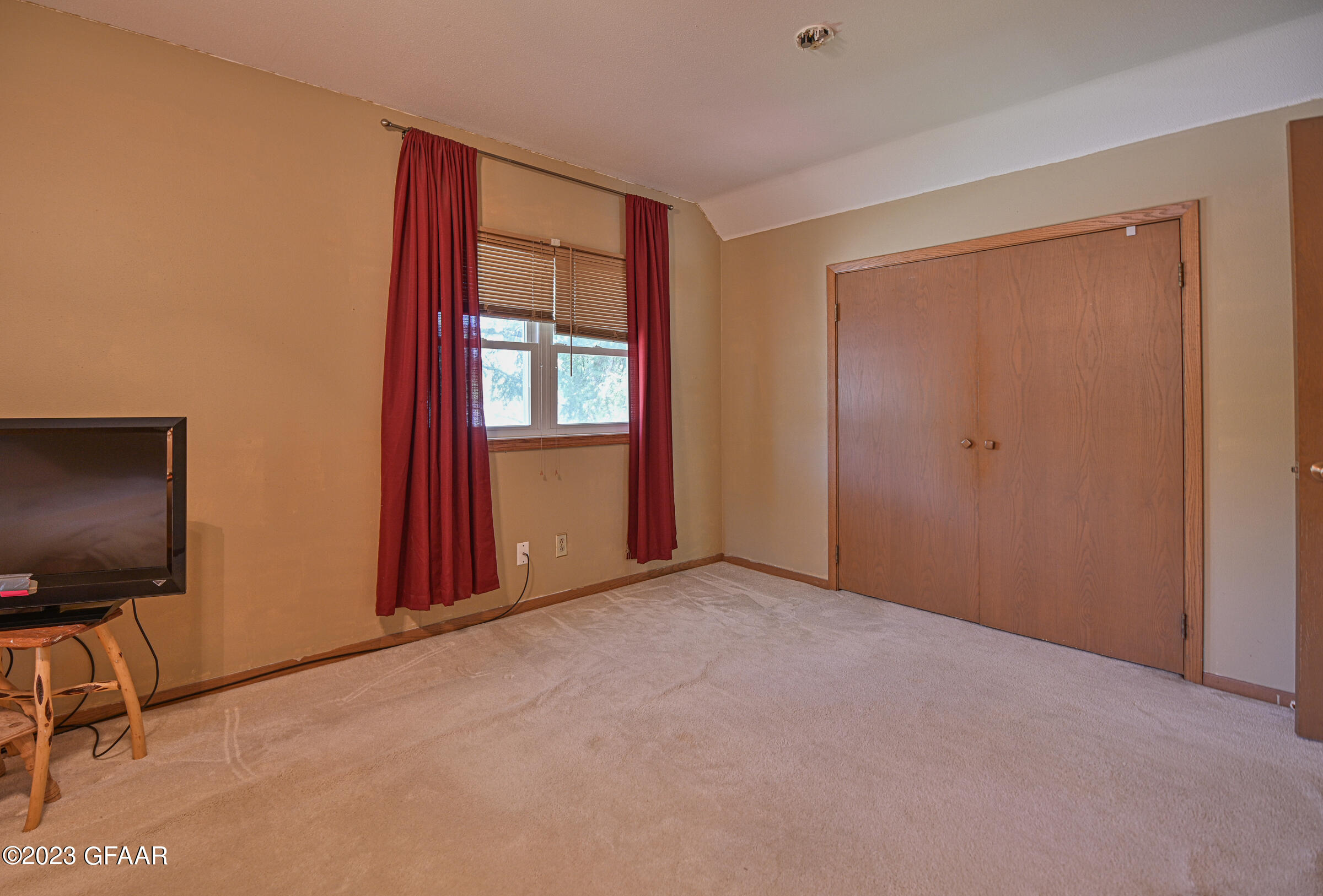 2514 CLOVER Drive