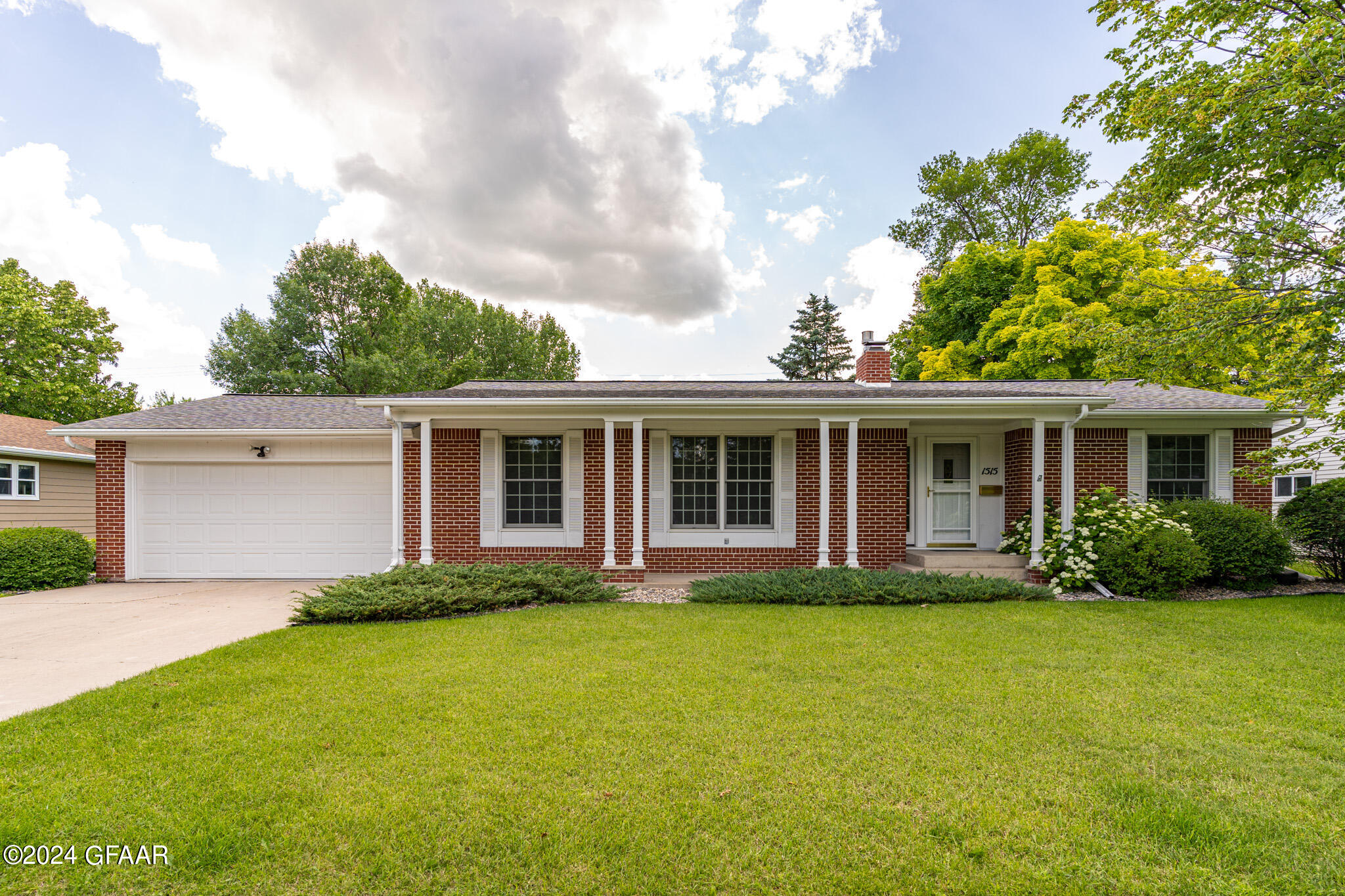 1515 HOVEN Lane