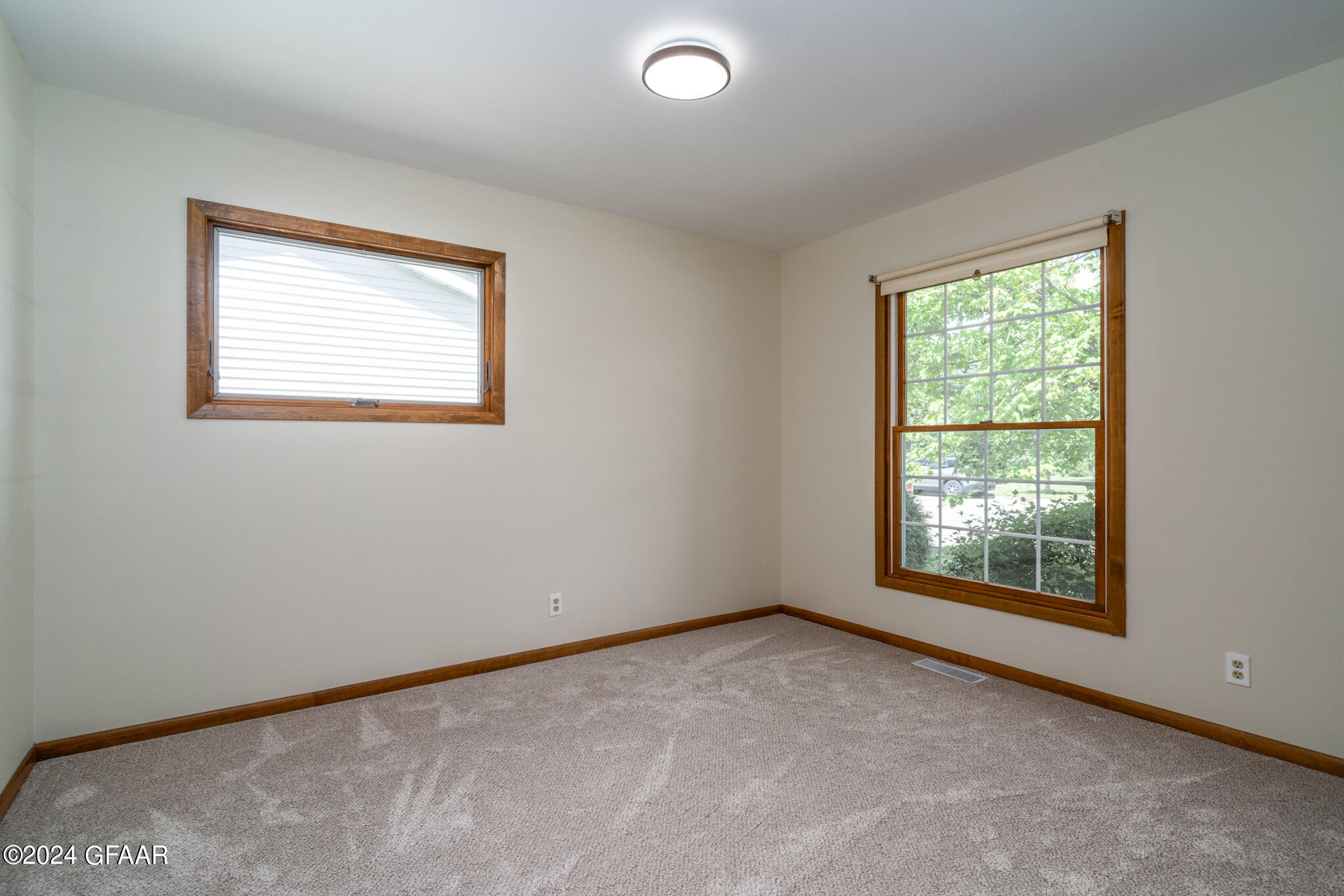 1515 HOVEN Lane
