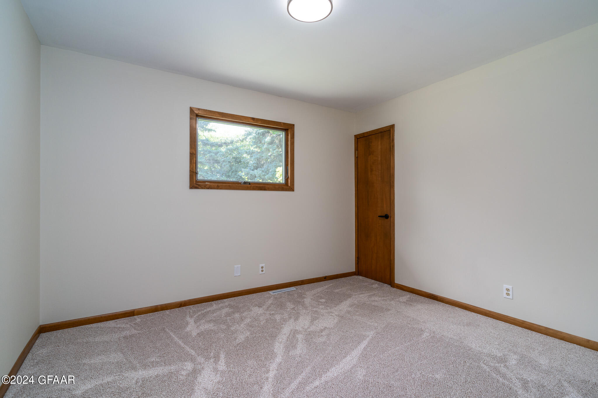 1515 HOVEN Lane
