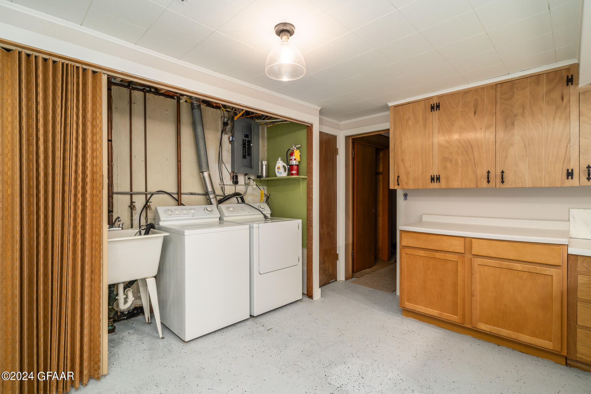 1515 HOVEN Lane
