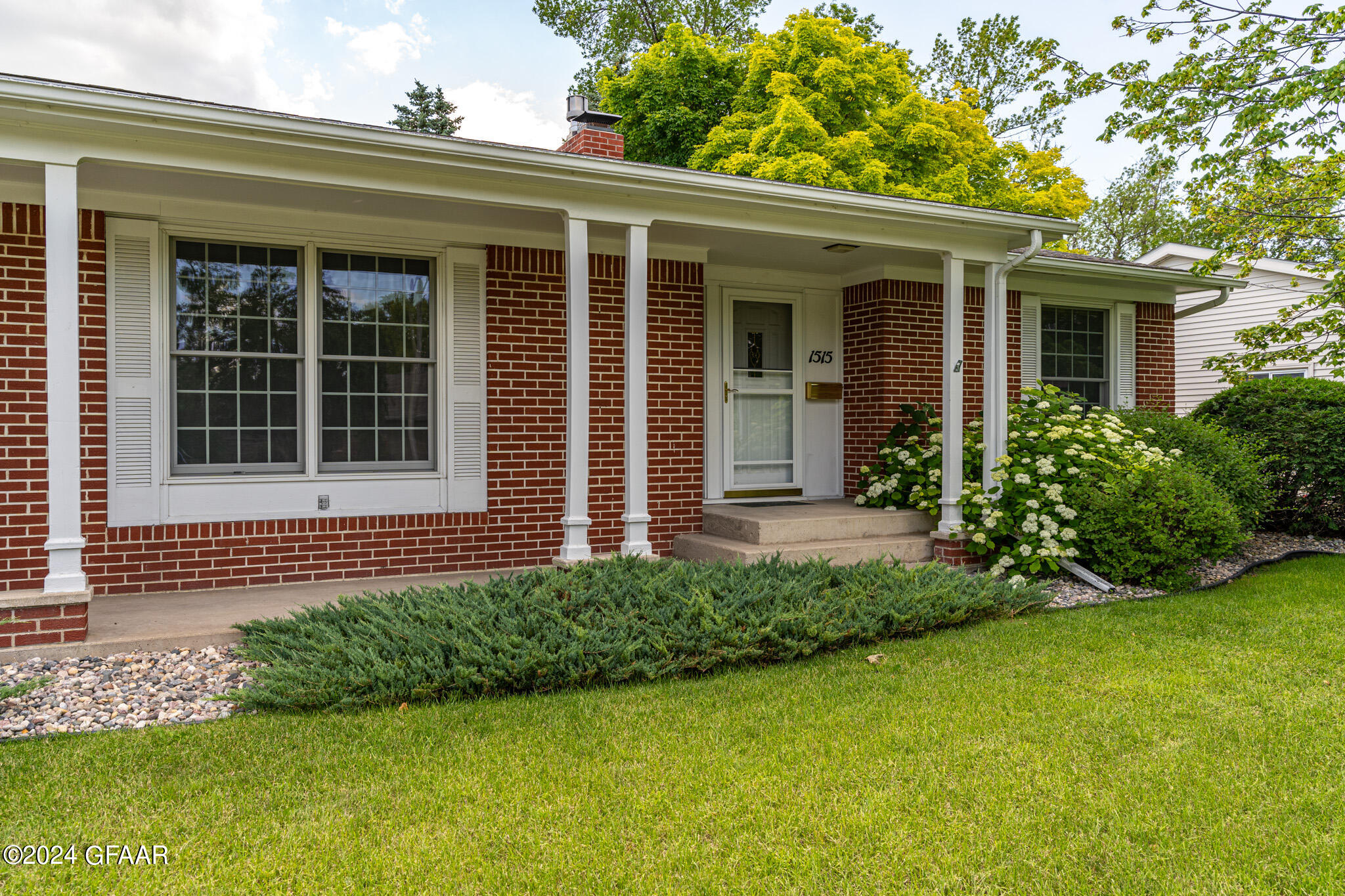 1515 HOVEN Lane