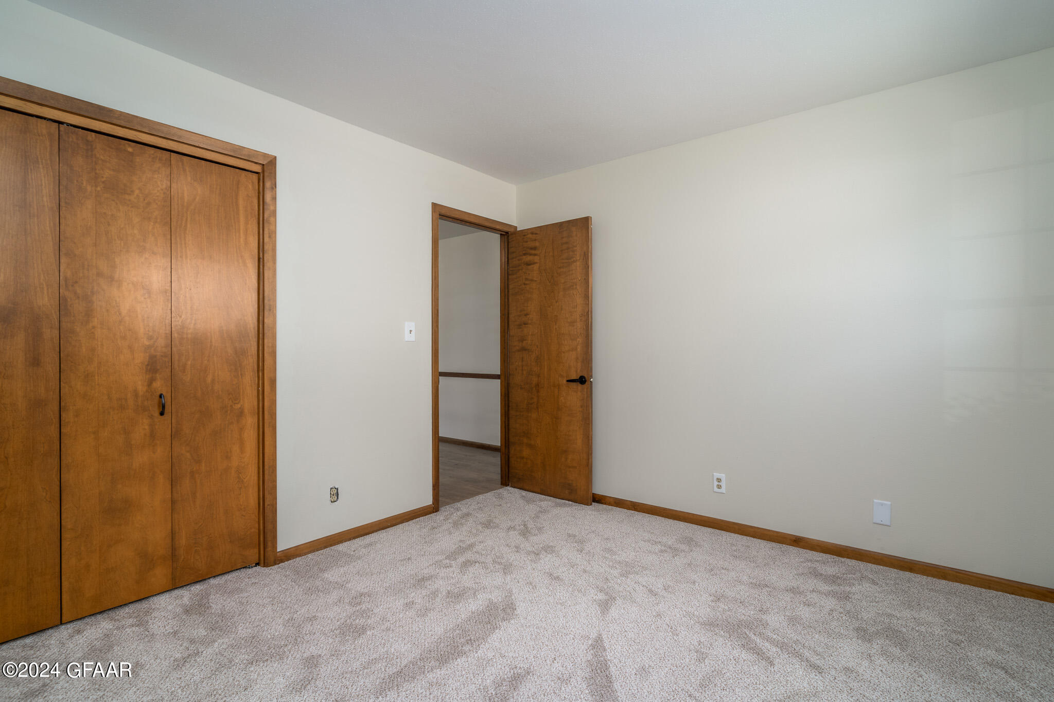 1515 HOVEN Lane