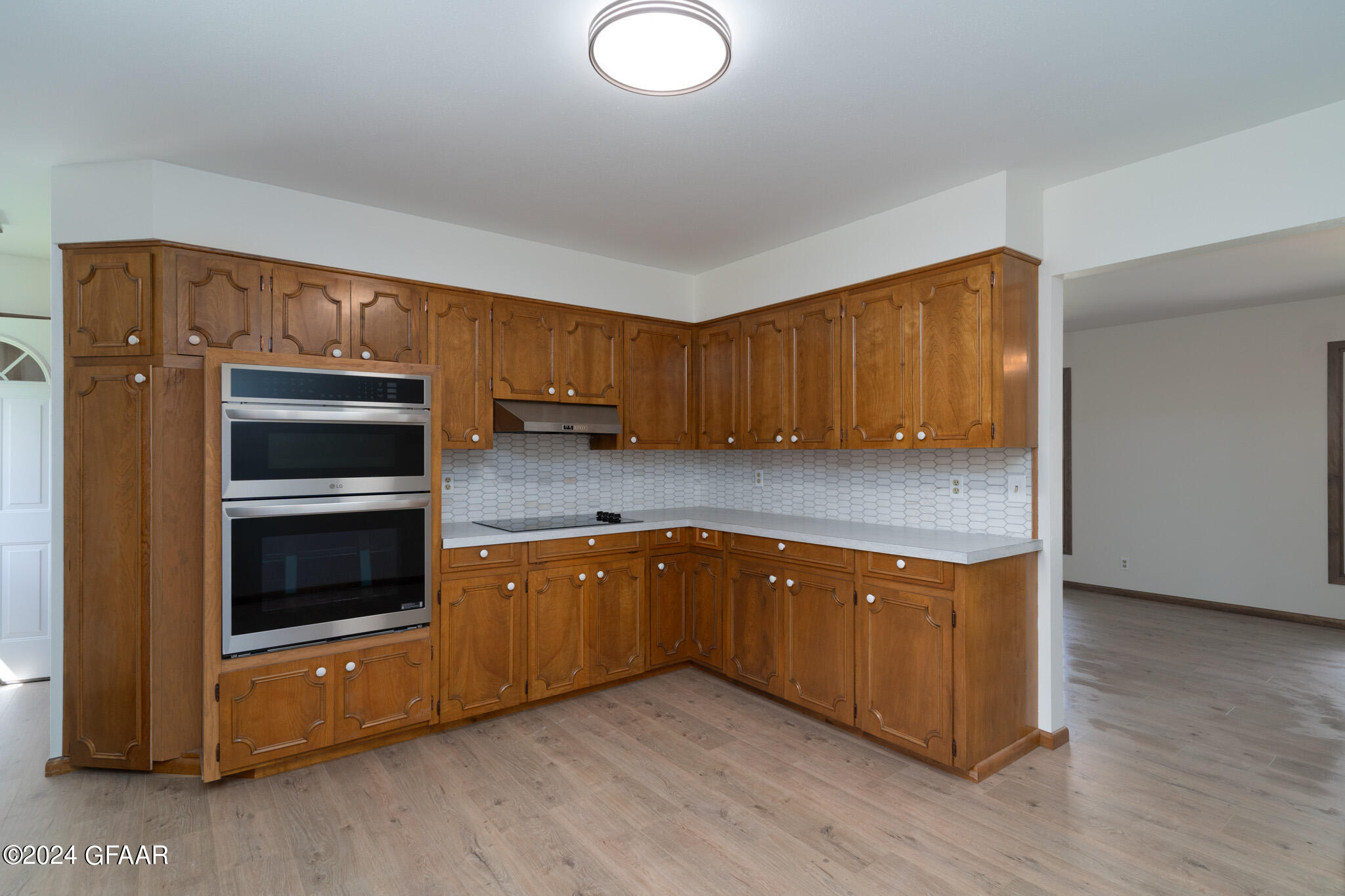 1515 HOVEN Lane