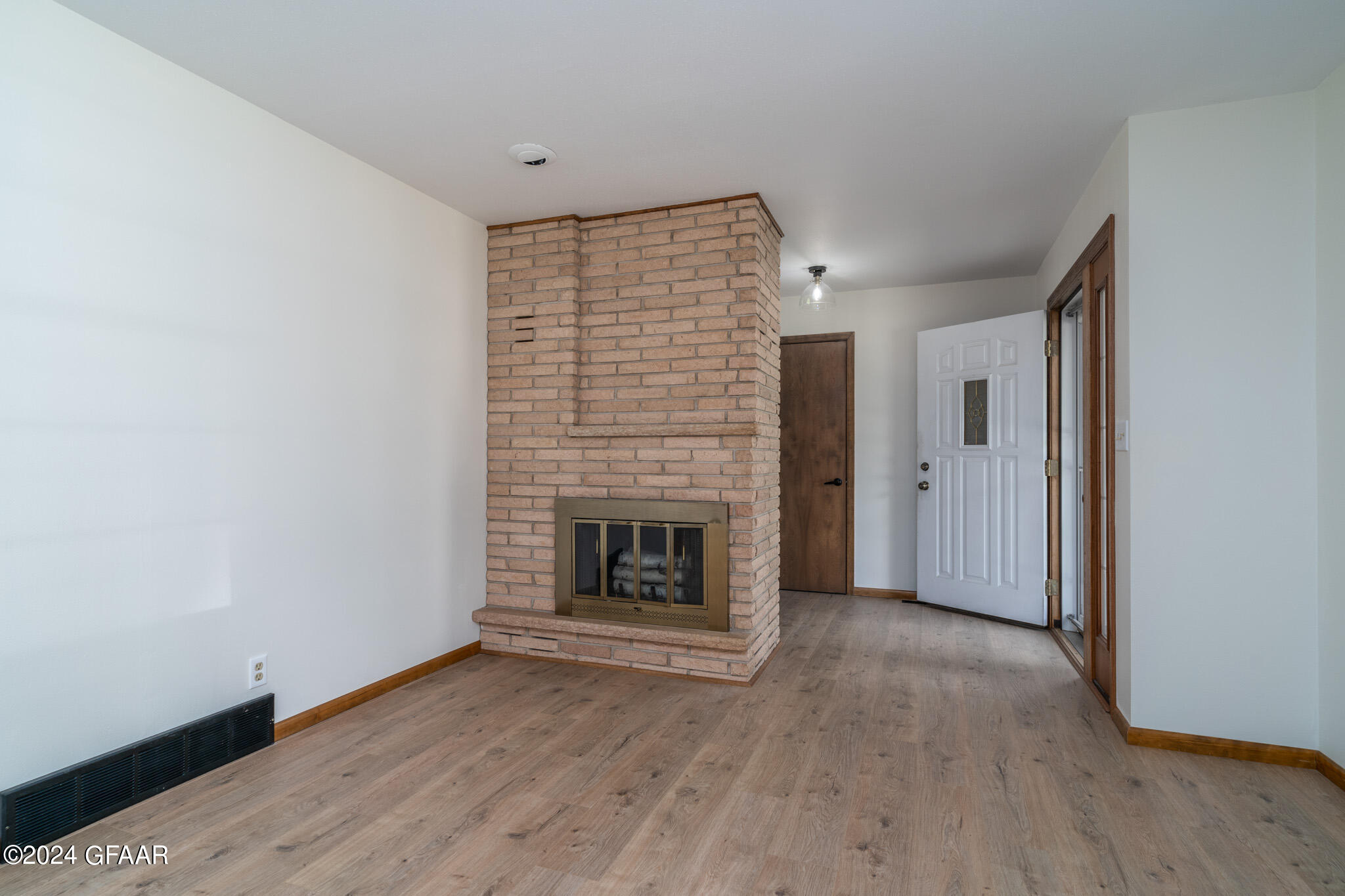 1515 HOVEN Lane