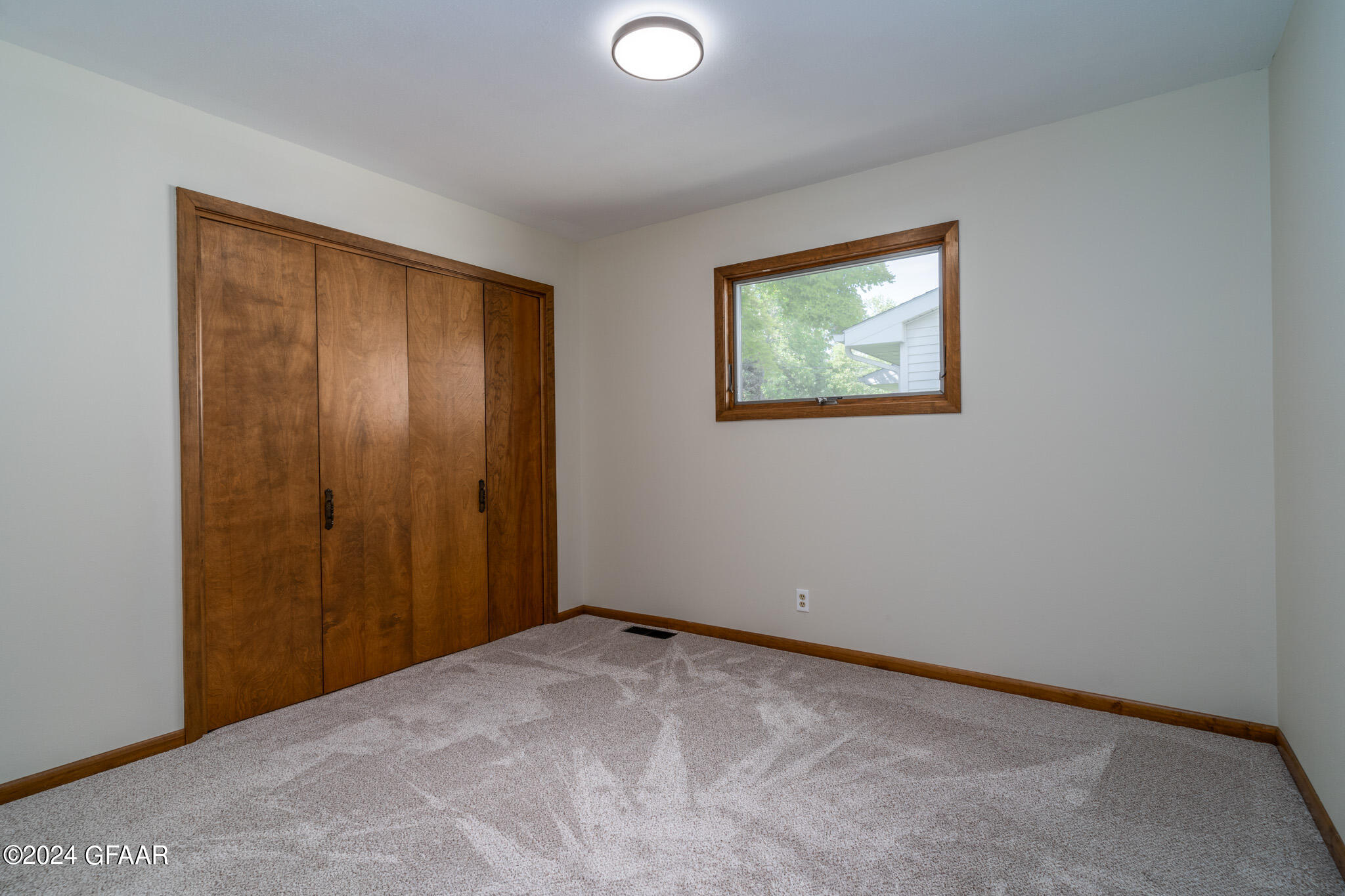 1515 HOVEN Lane