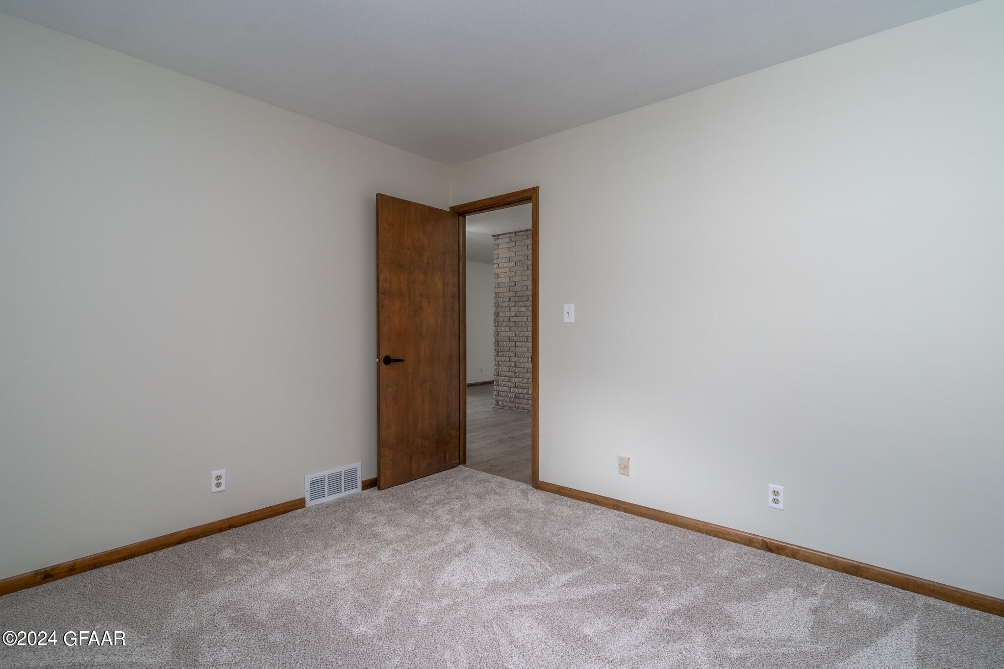 1515 HOVEN Lane