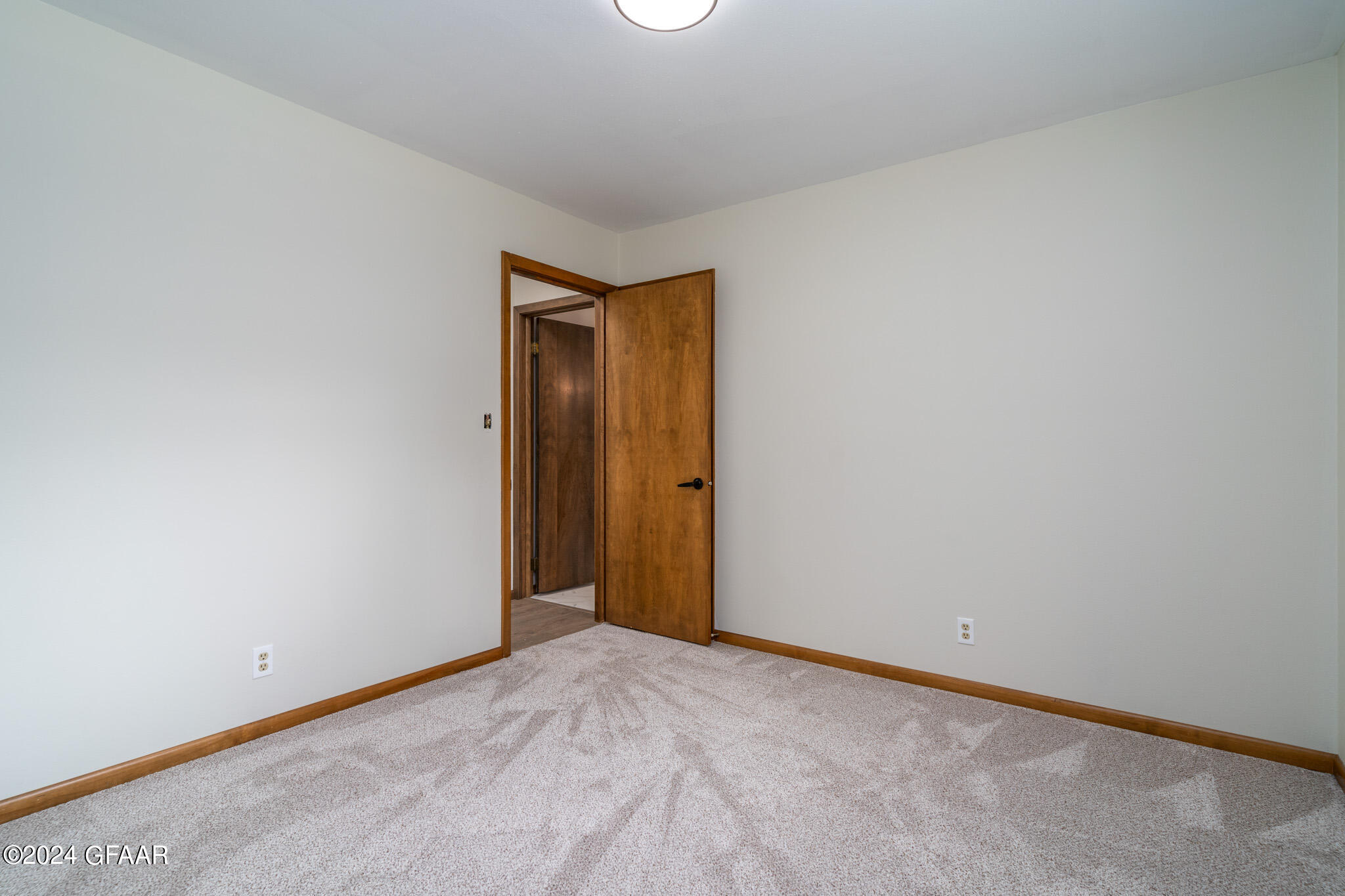 1515 HOVEN Lane