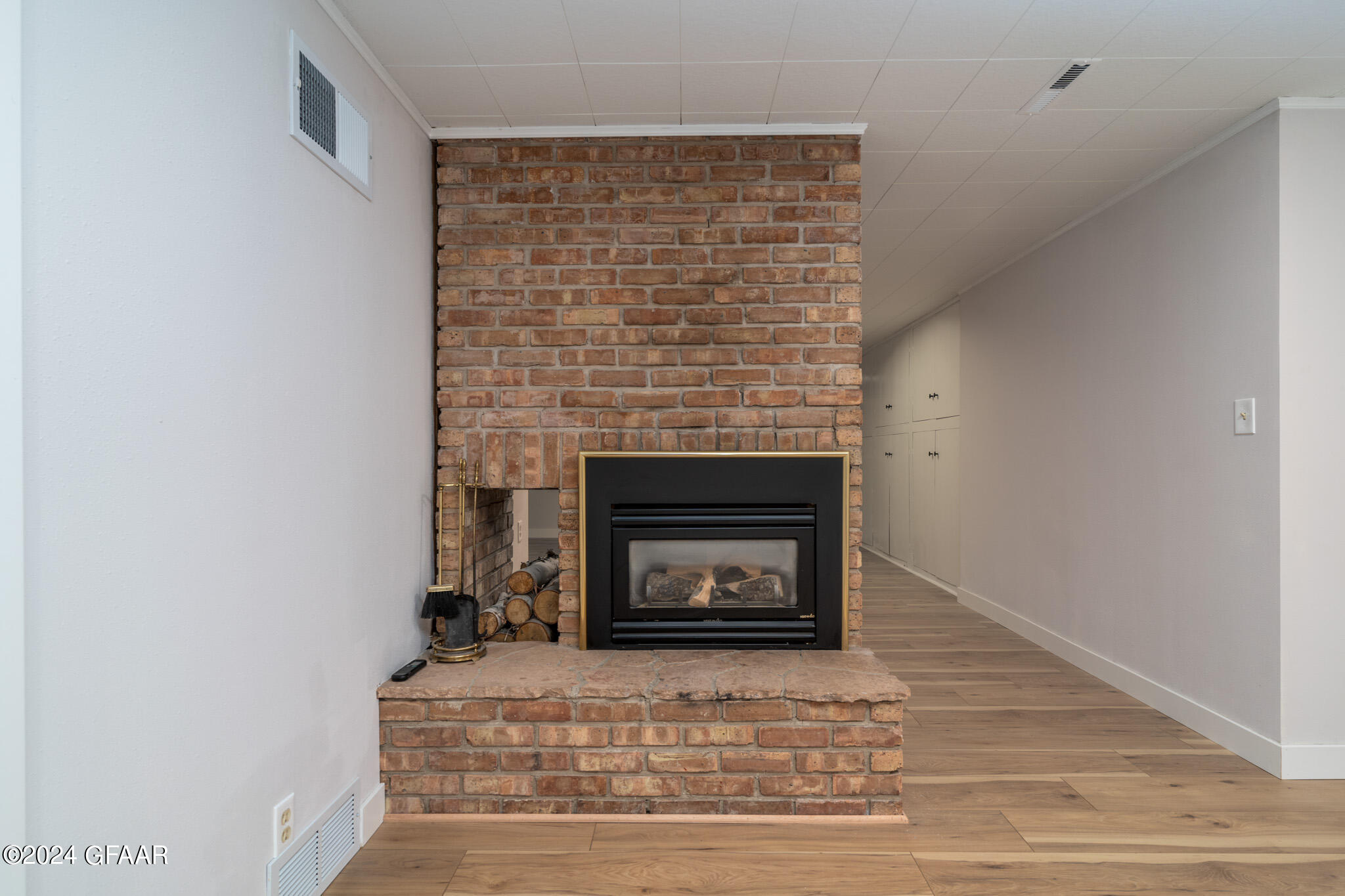1515 HOVEN Lane
