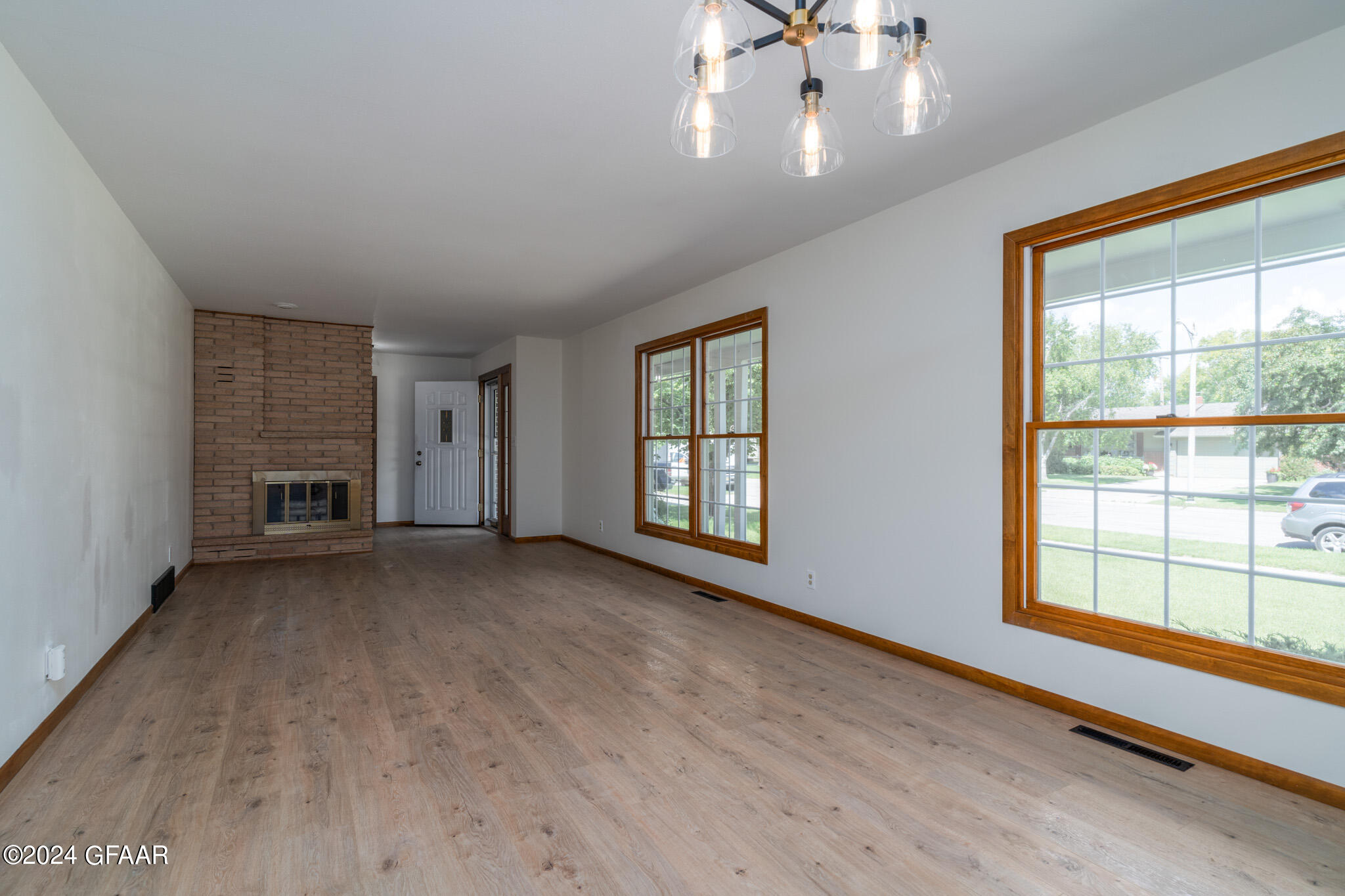 1515 HOVEN Lane