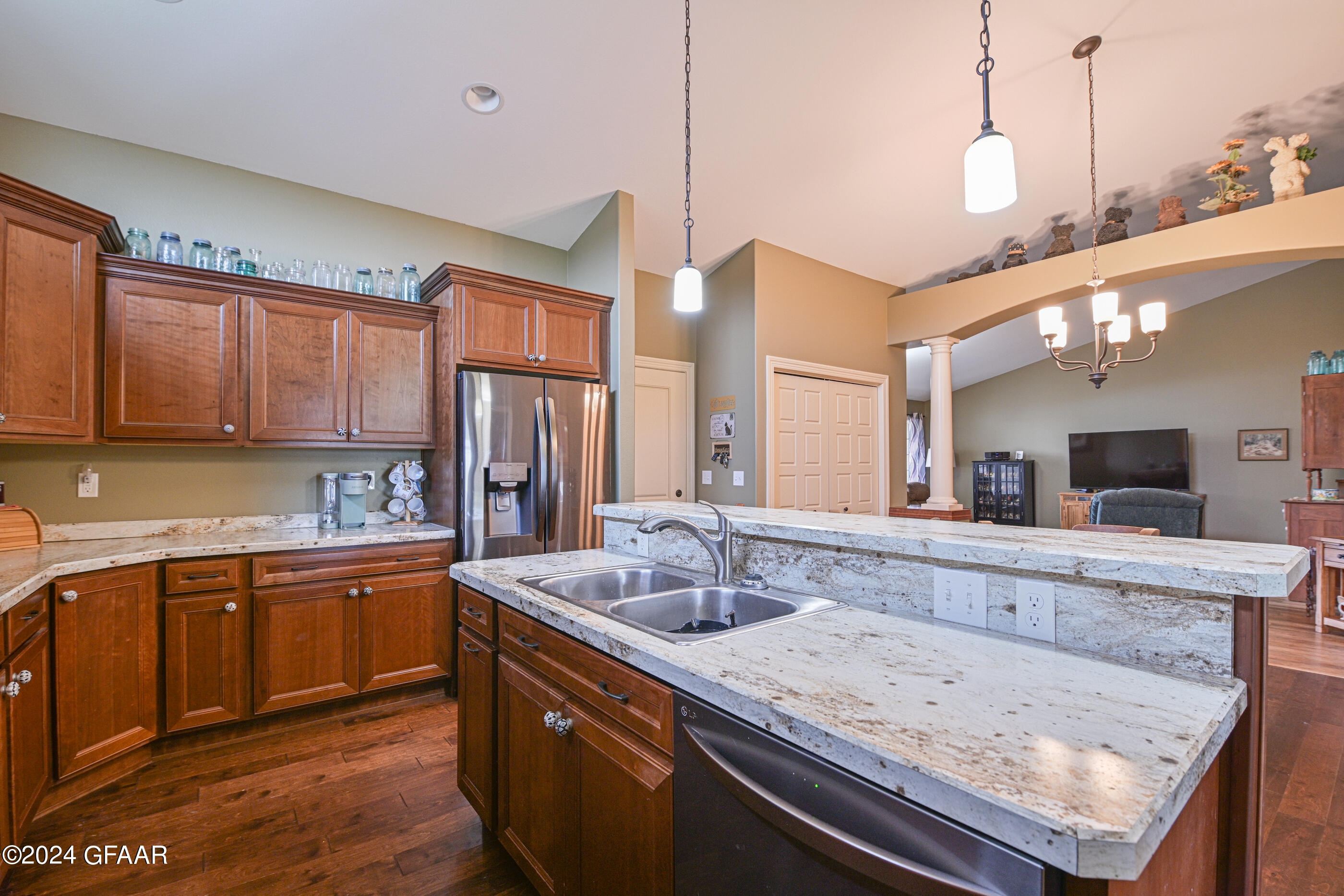 1500 ARDMORE Avenue S