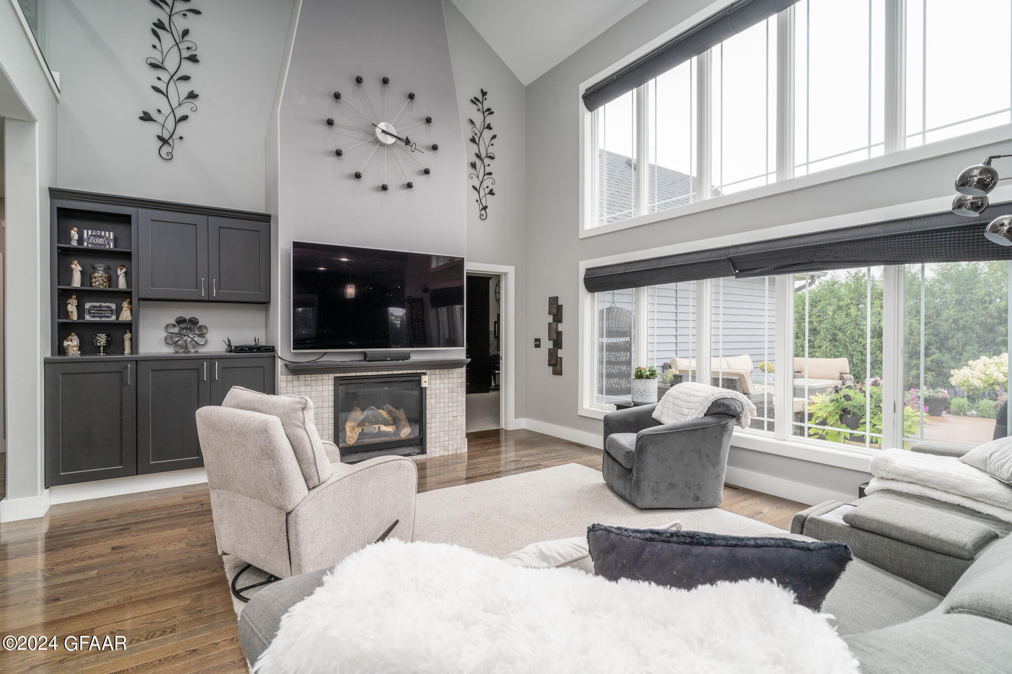 1440 KINGS VIEW Drive