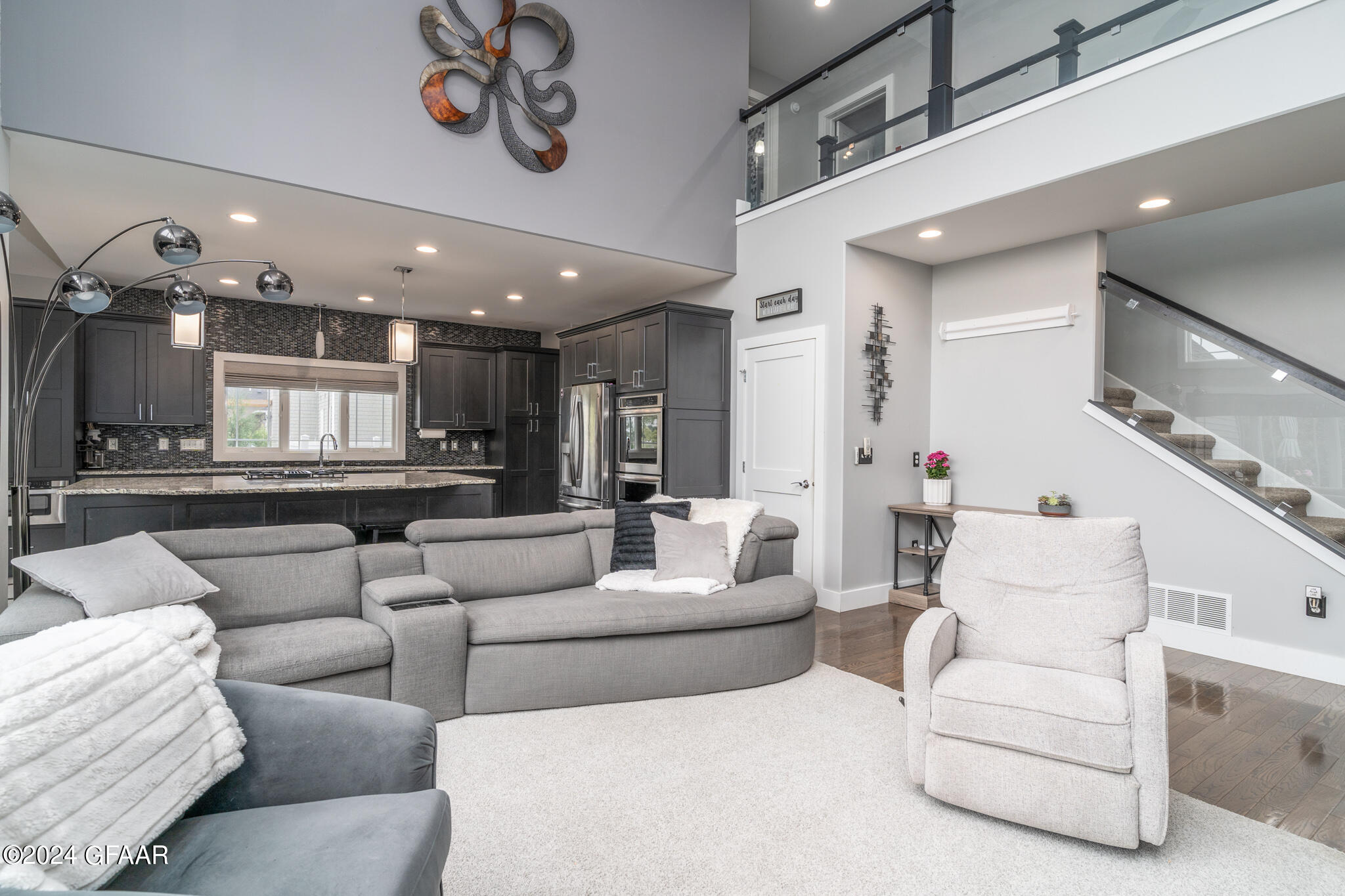 1440 KINGS VIEW Drive