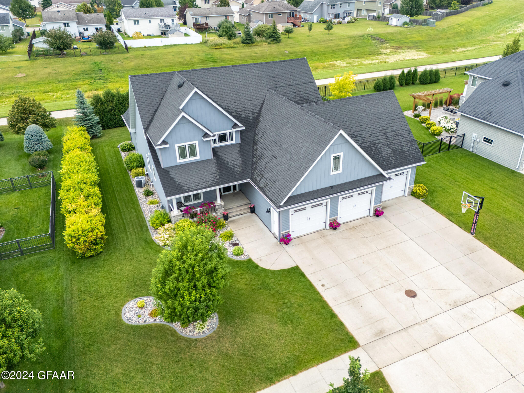 1440 KINGS VIEW Drive