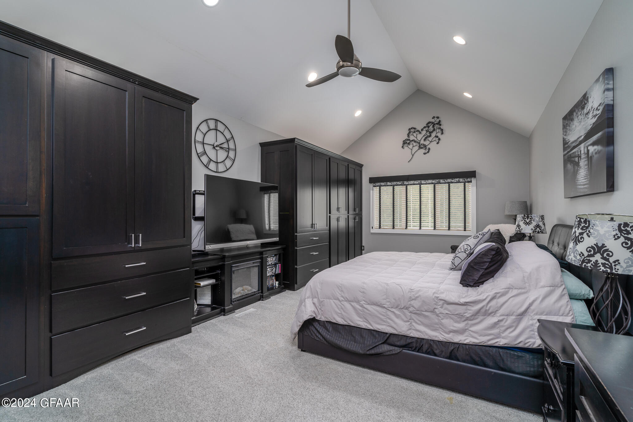 1440 KINGS VIEW Drive