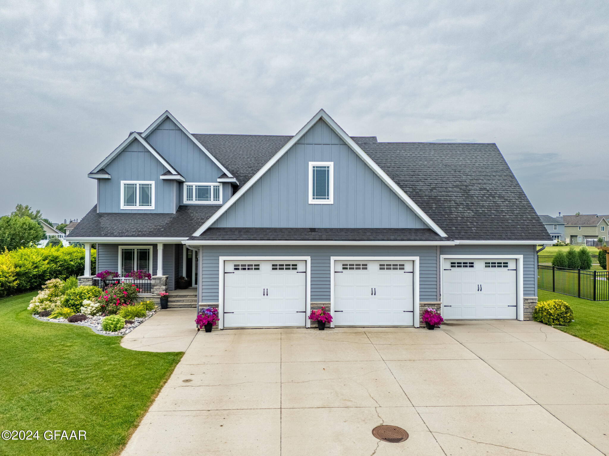 1440 KINGS VIEW Drive
