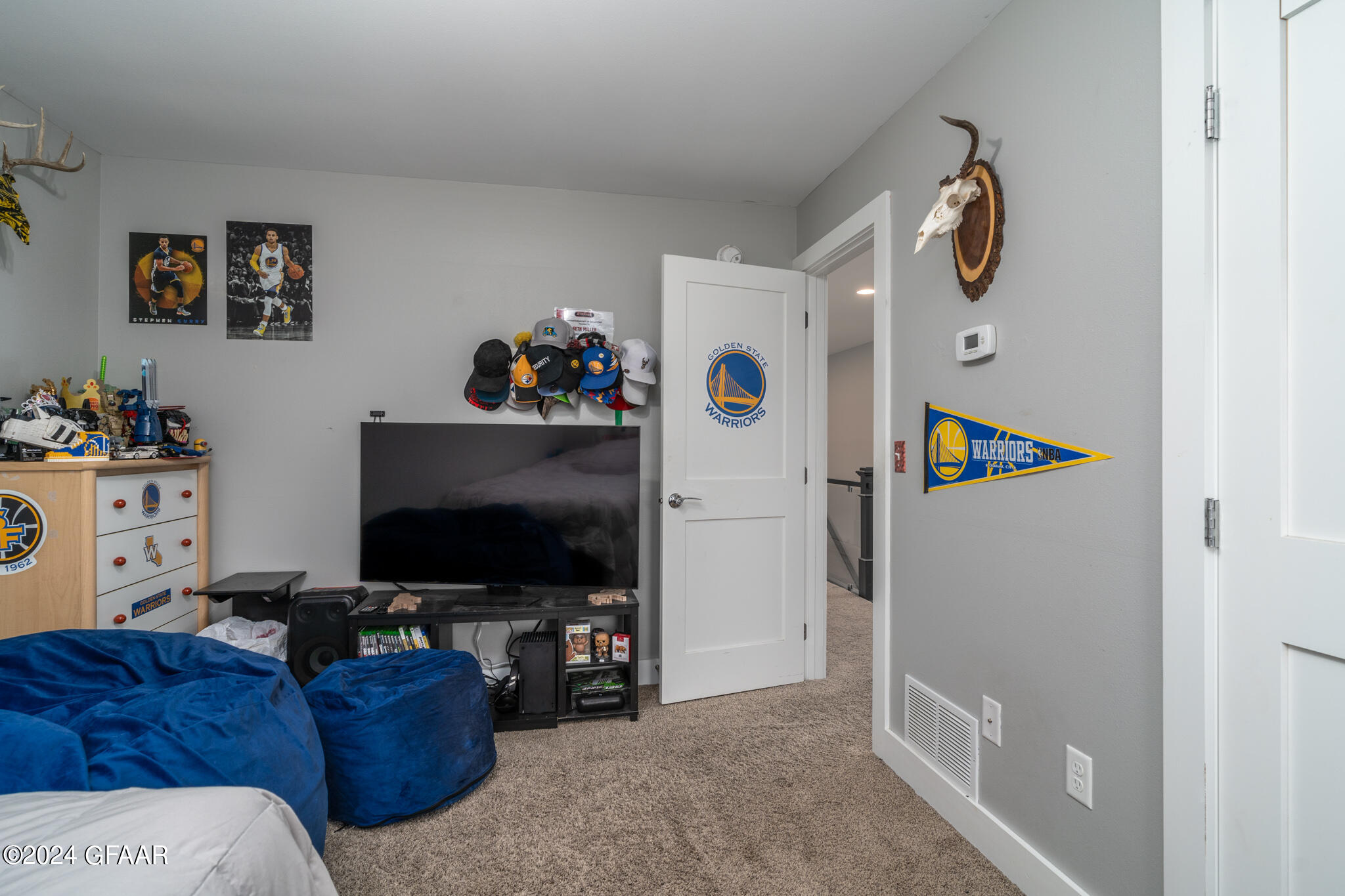 1440 KINGS VIEW Drive