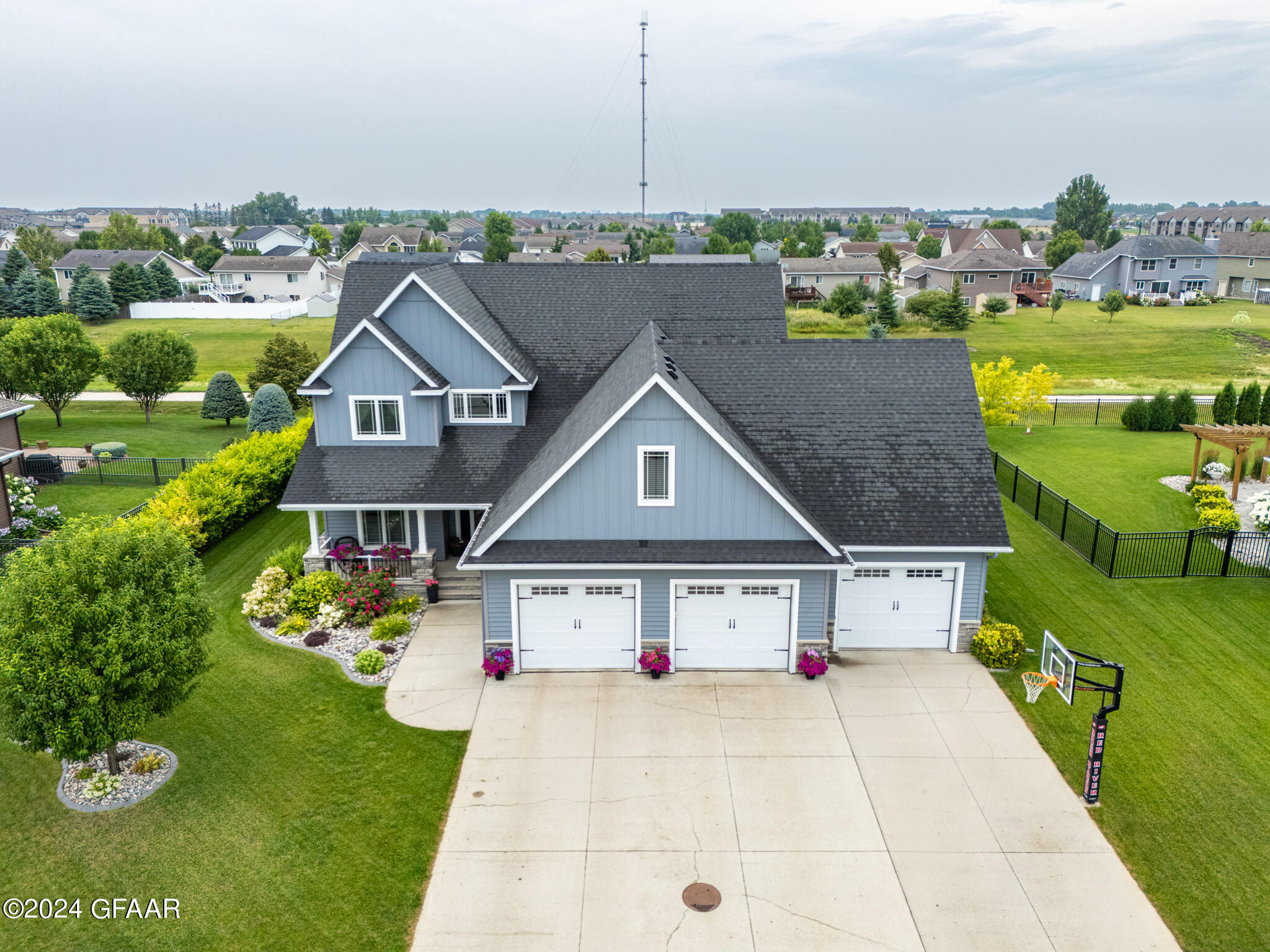 1440 KINGS VIEW Drive