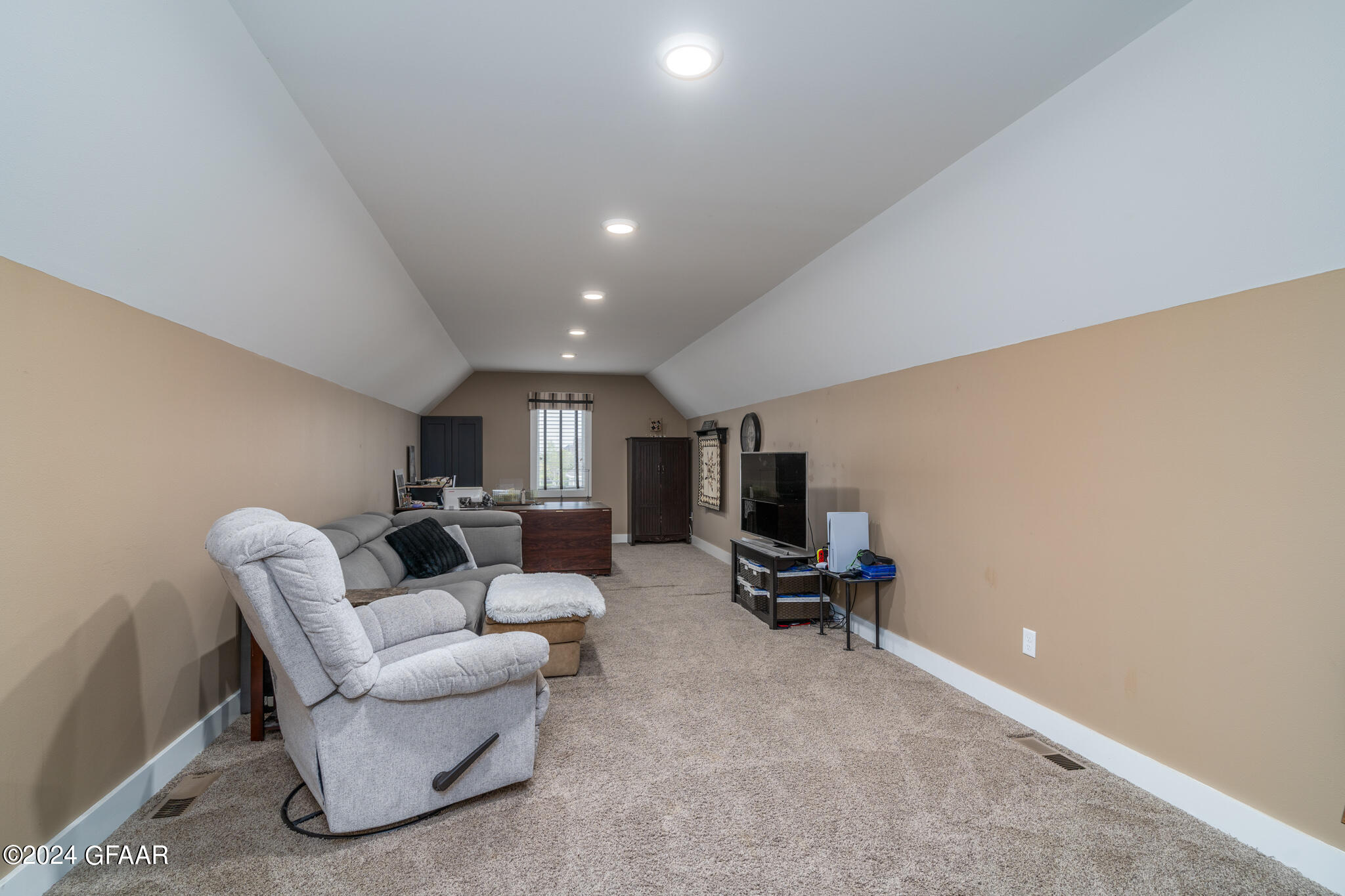 1440 KINGS VIEW Drive