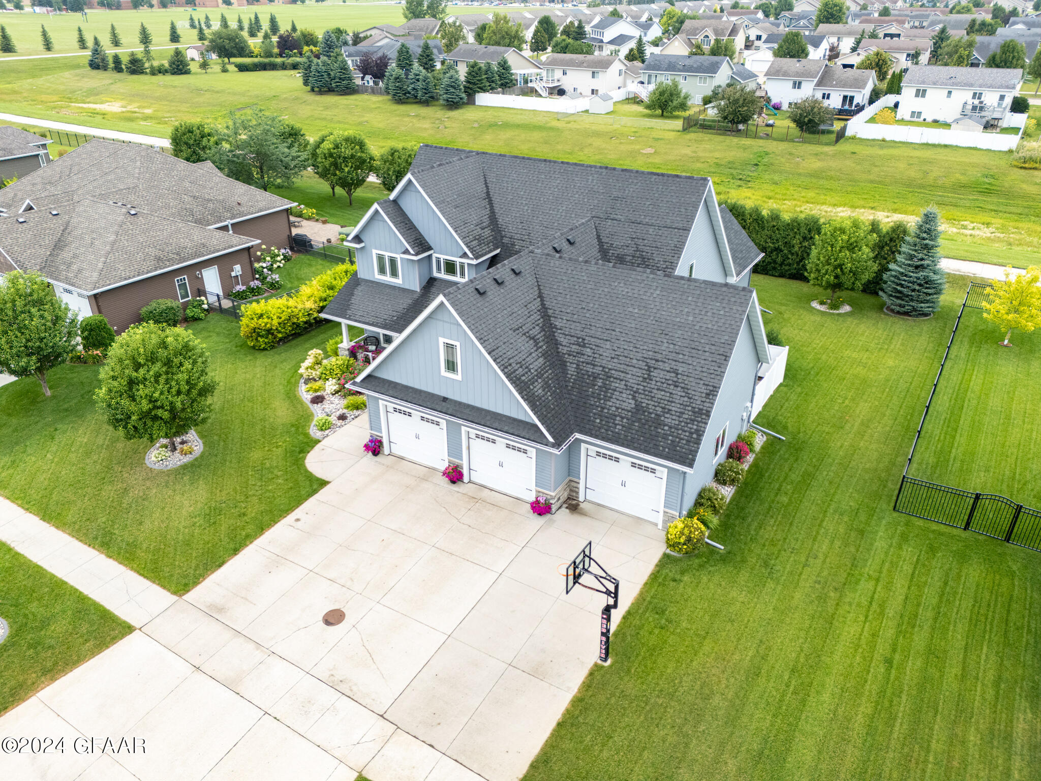 1440 KINGS VIEW Drive