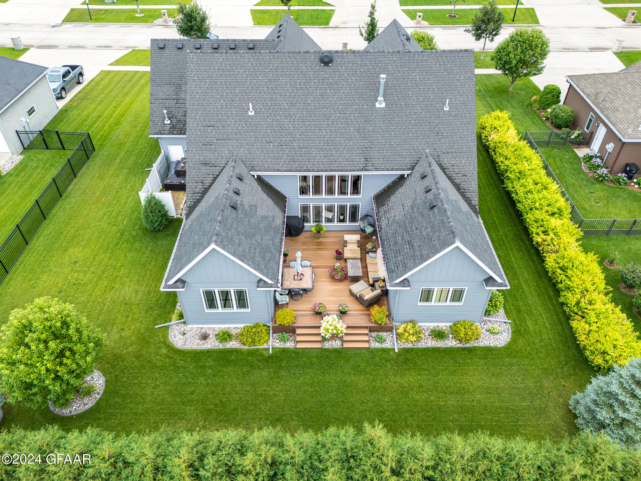 1440 KINGS VIEW Drive