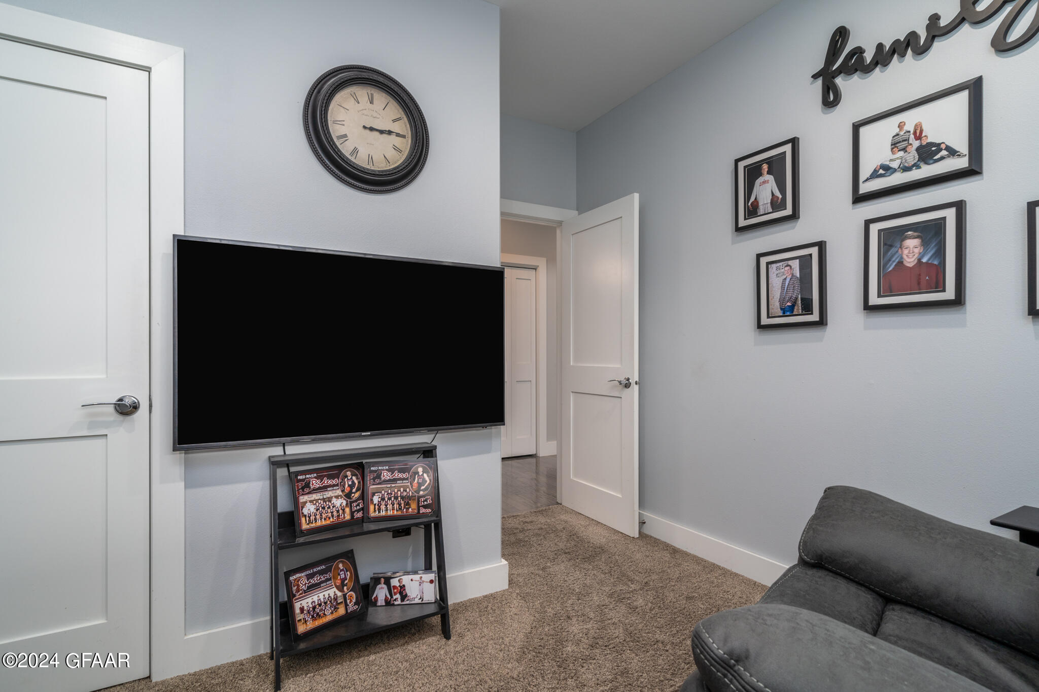 1440 KINGS VIEW Drive