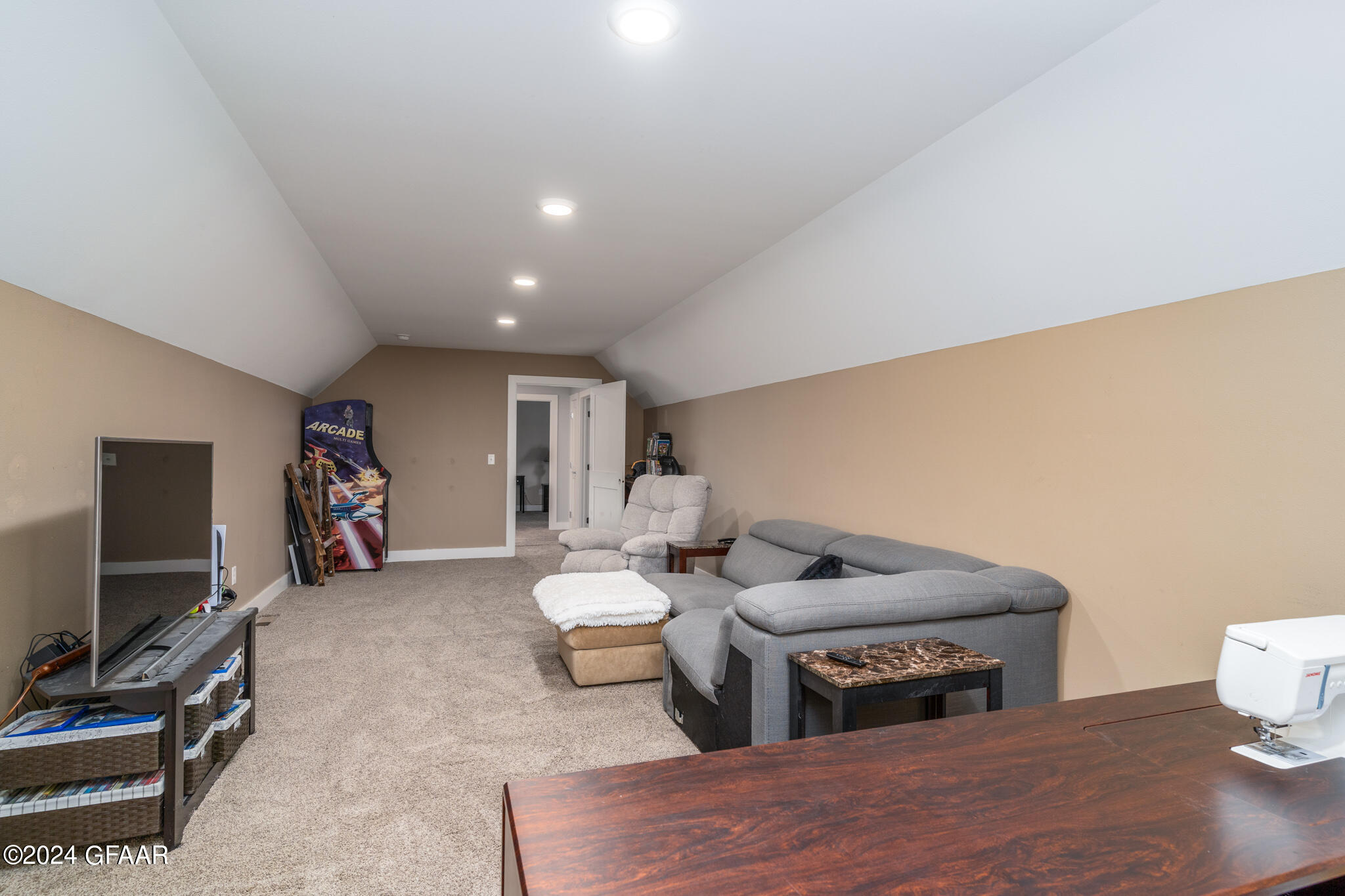 1440 KINGS VIEW Drive