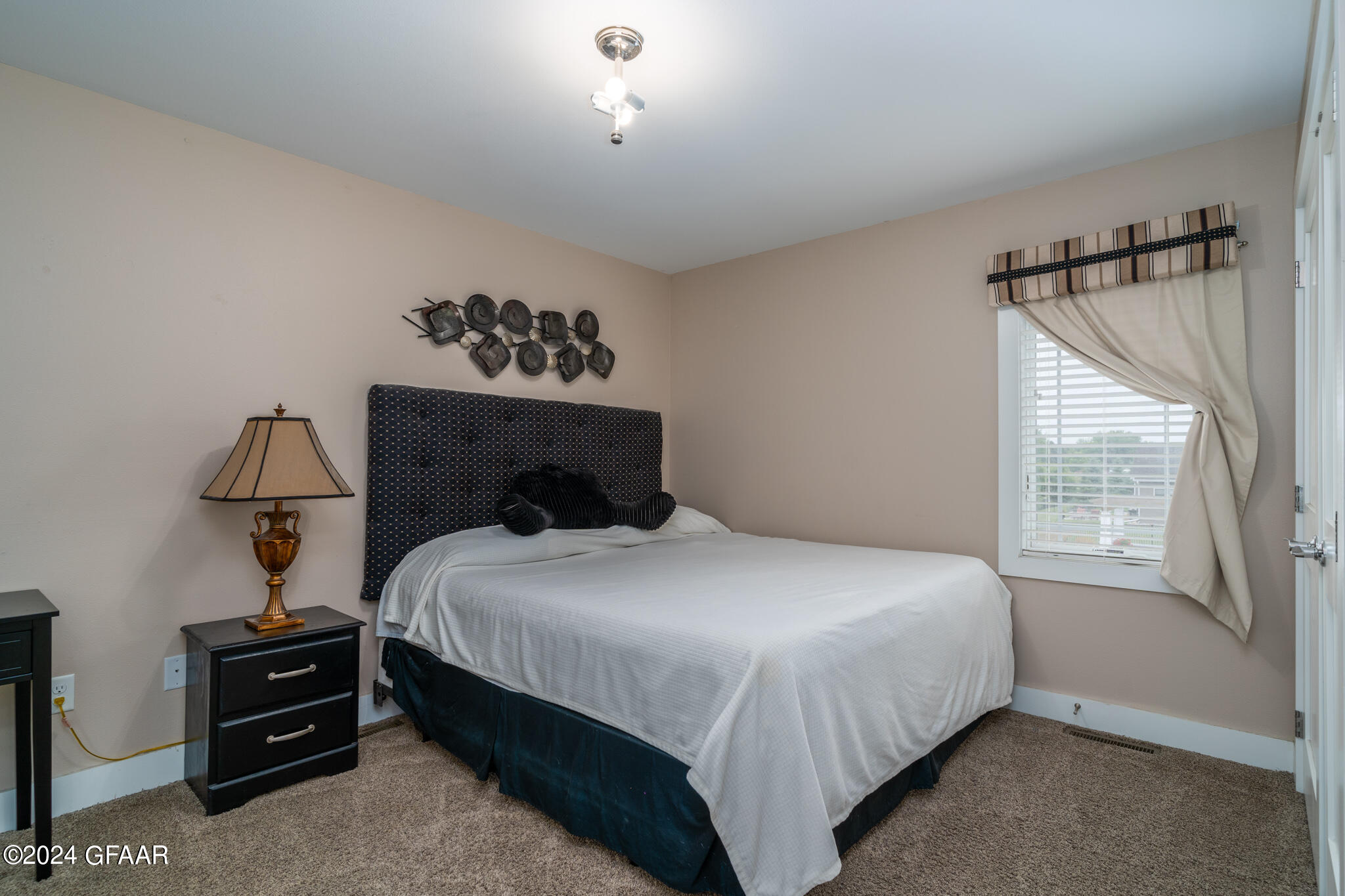 1440 KINGS VIEW Drive