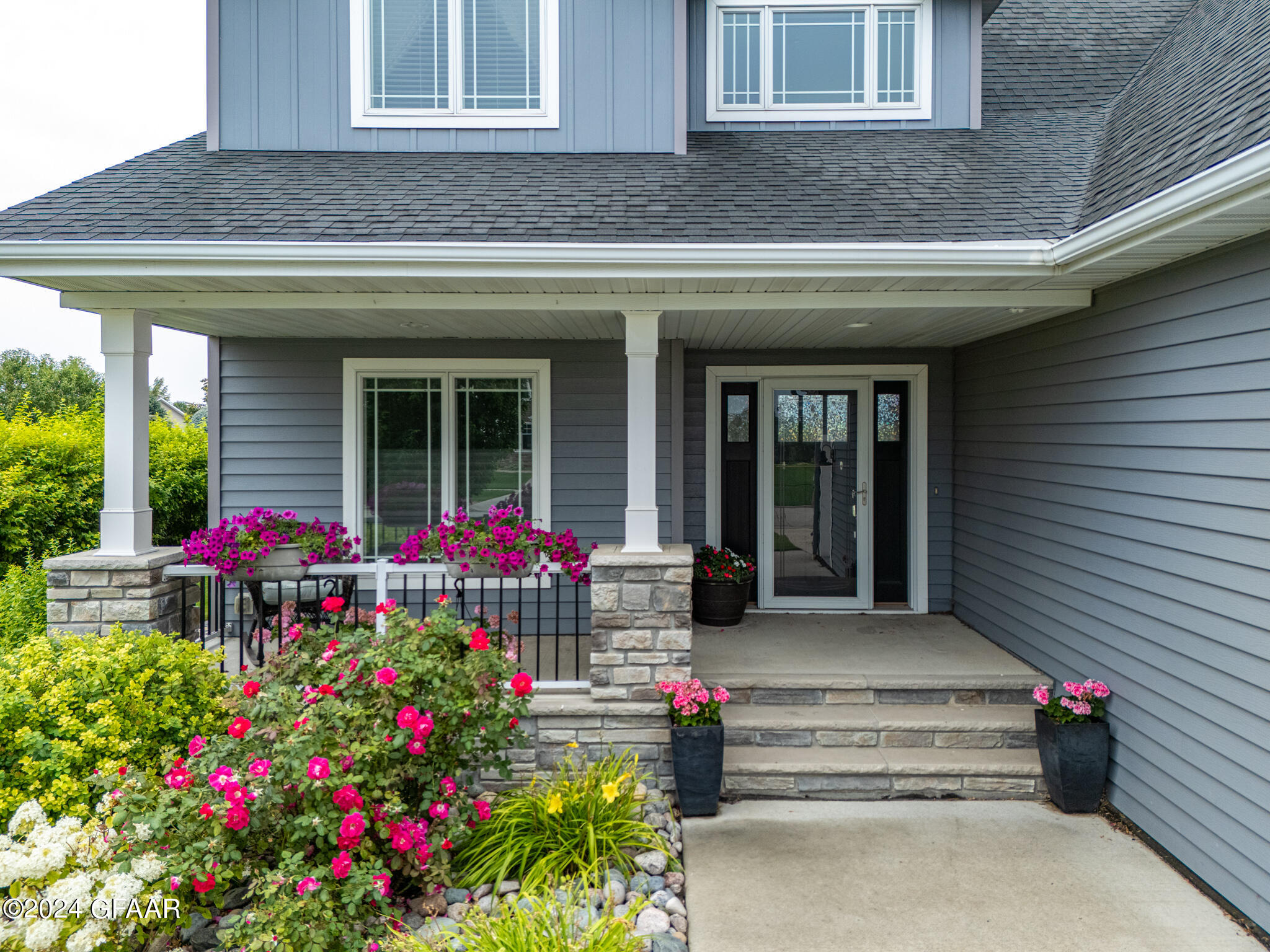 1440 KINGS VIEW Drive