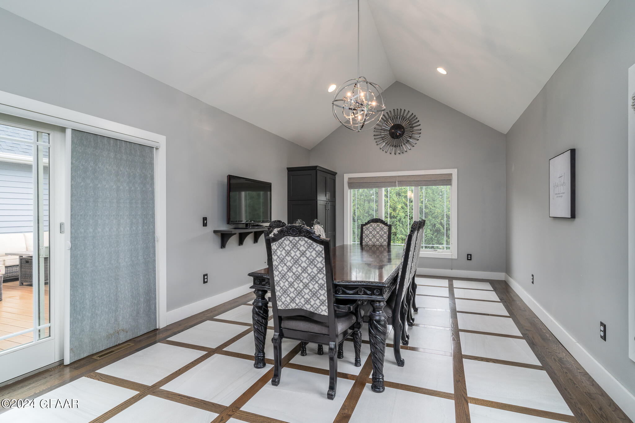 1440 KINGS VIEW Drive