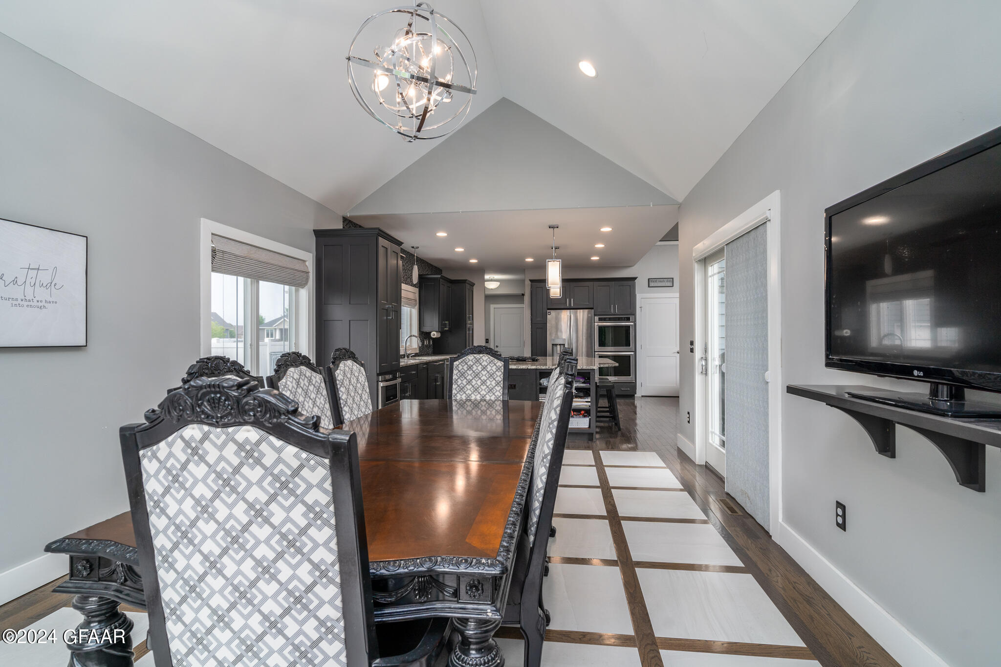 1440 KINGS VIEW Drive
