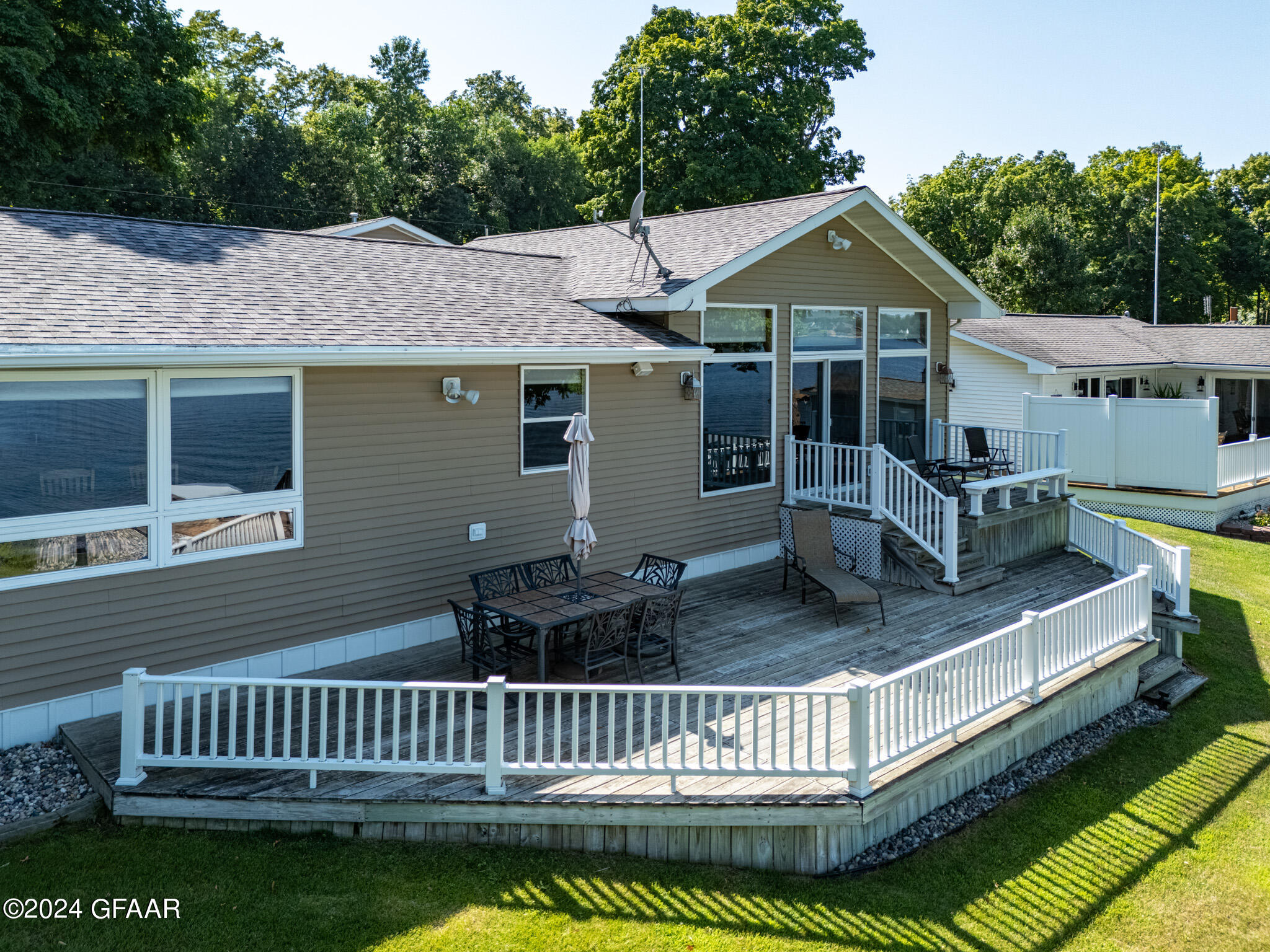 15672 N TRINITY PT SE