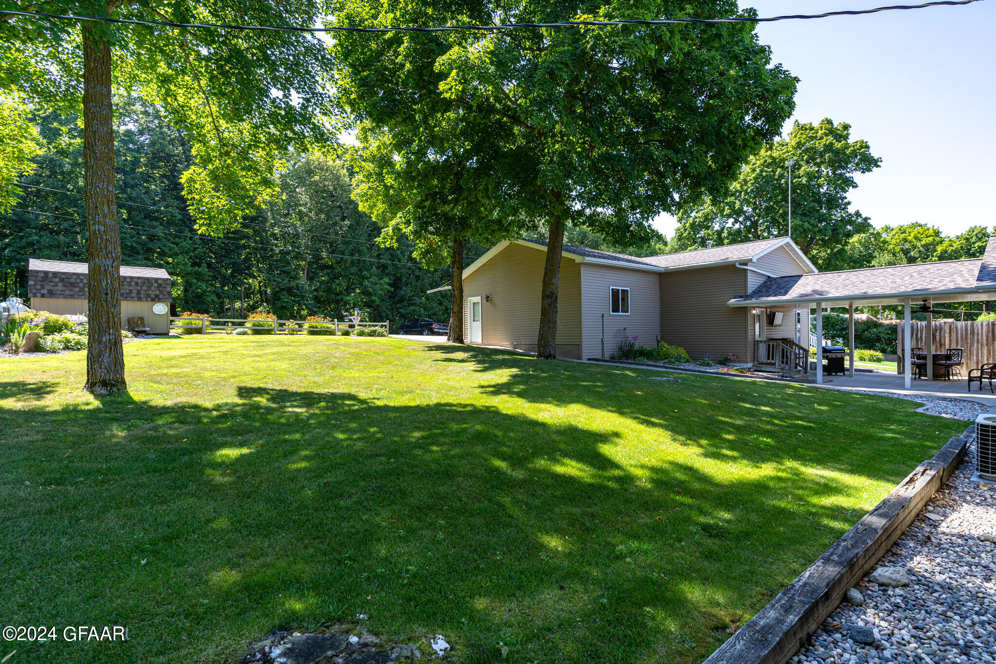 15672 N TRINITY PT SE