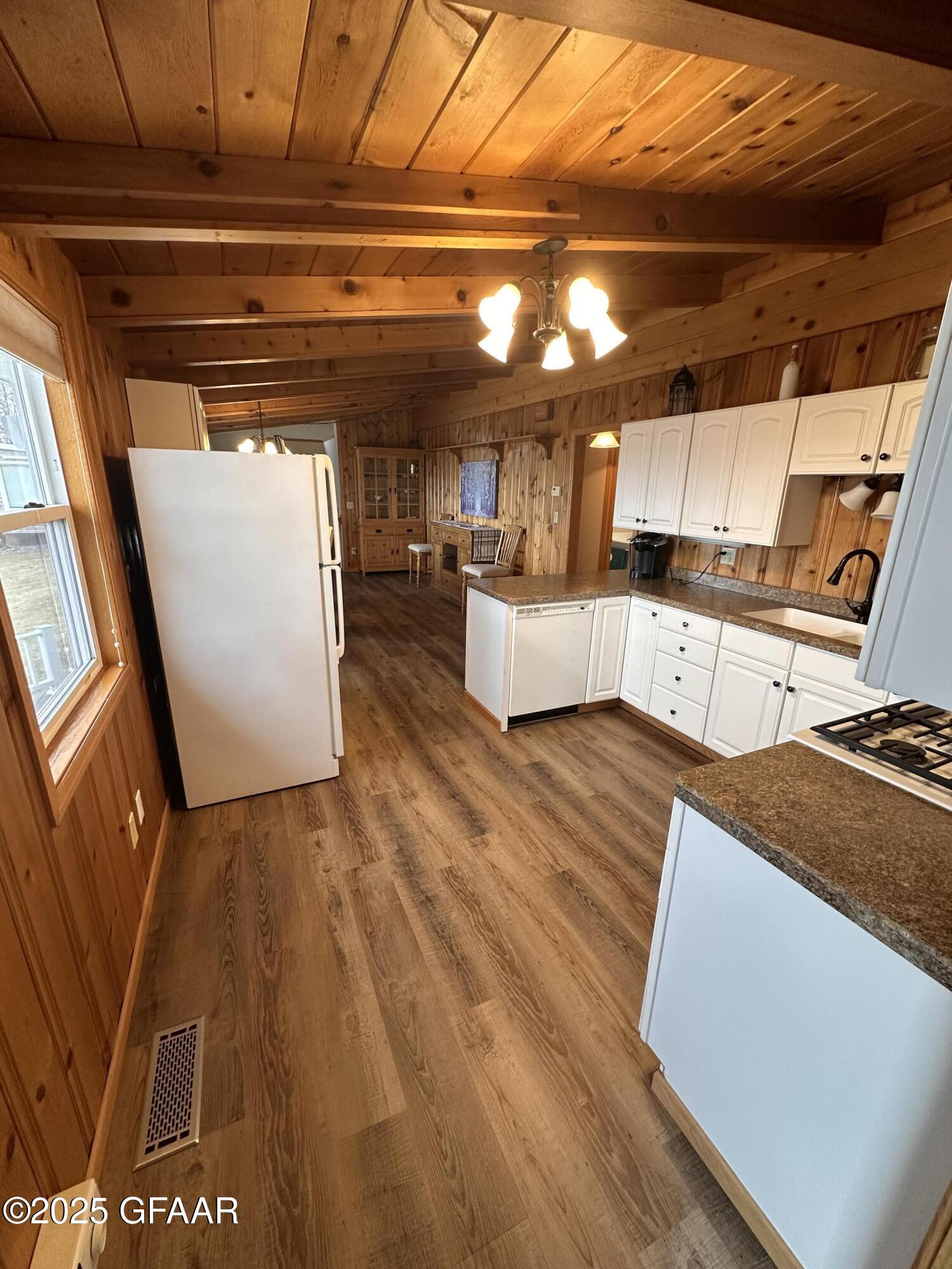 15672 N TRINITY PT SE