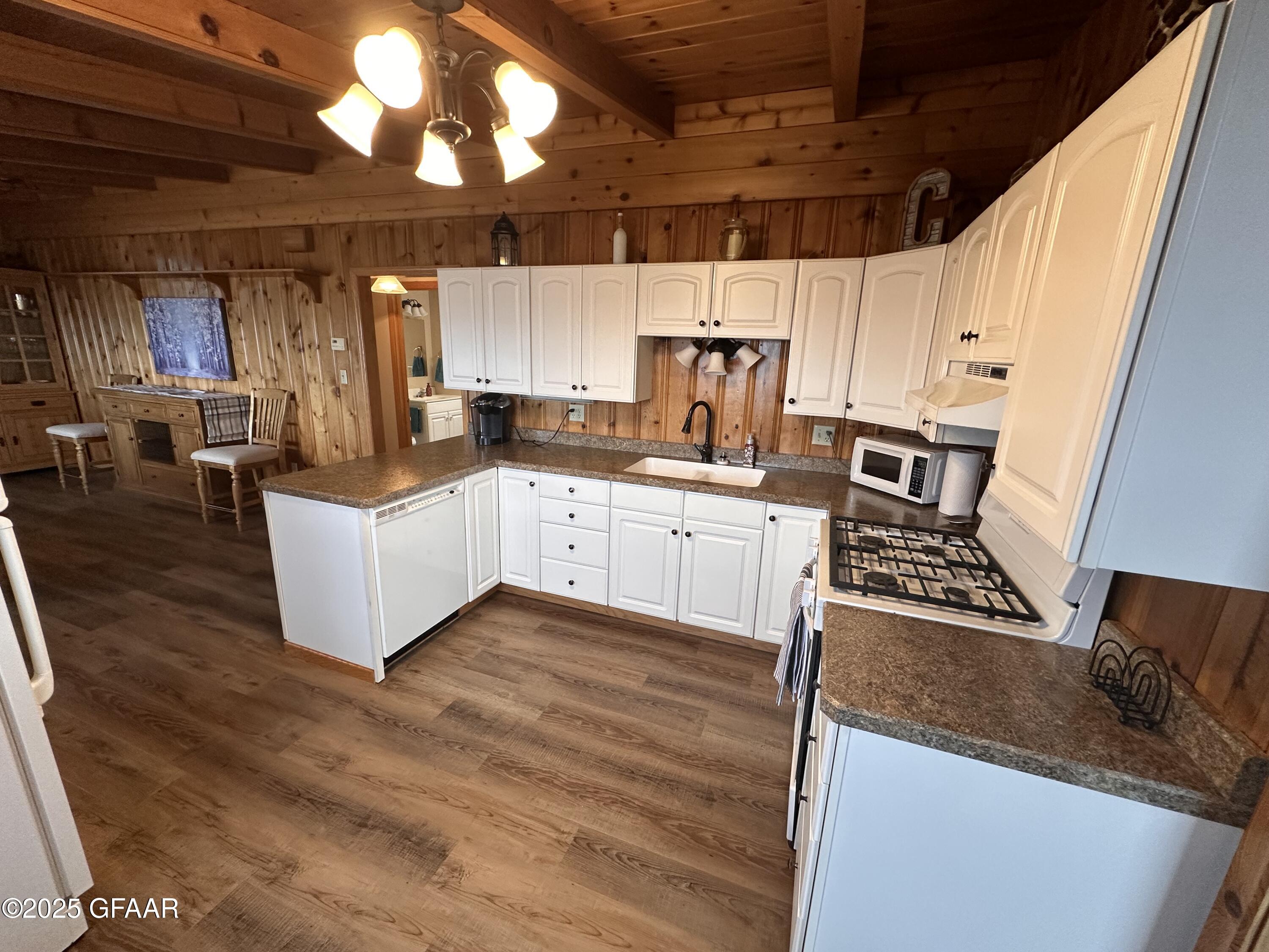 15672 N TRINITY PT SE