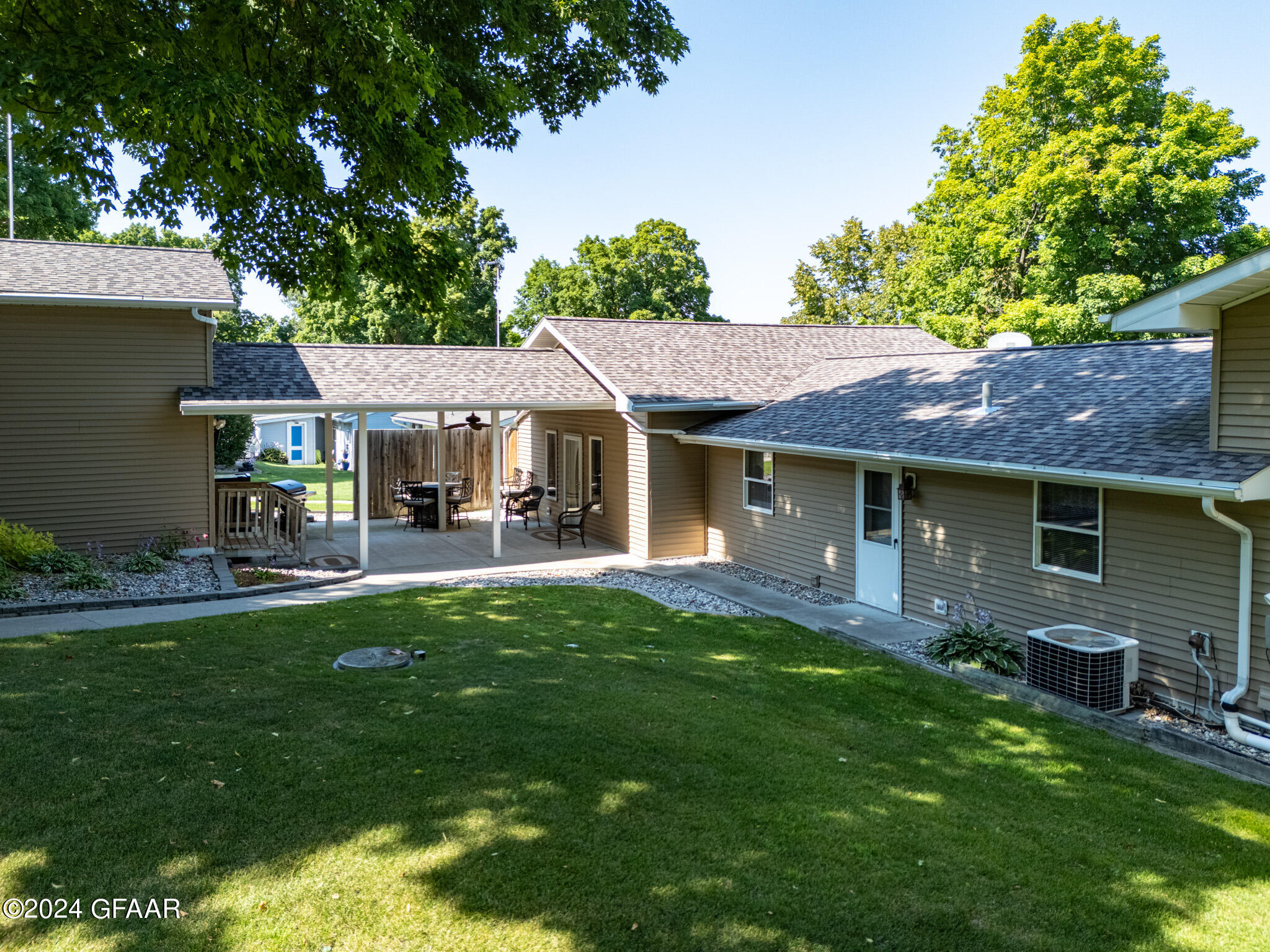 15672 N TRINITY PT SE