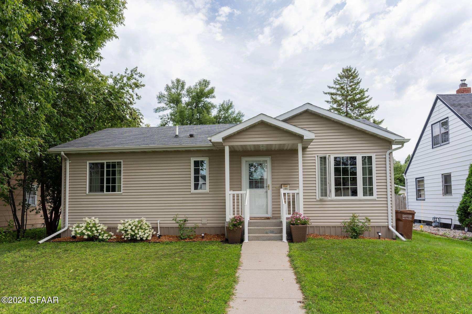 706 CENTRAL Avenue NE