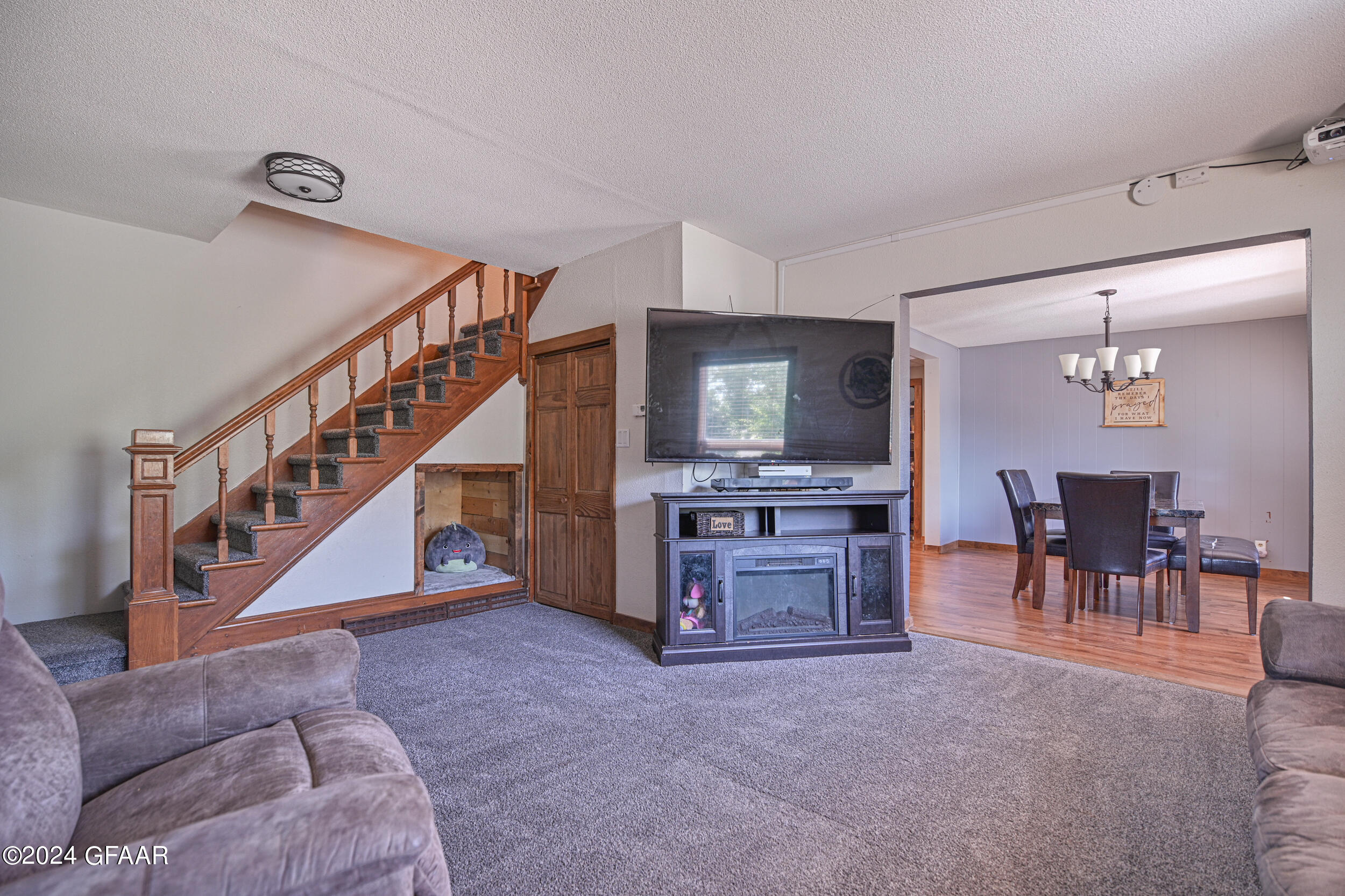 1039 RHINEHART Drive SE
