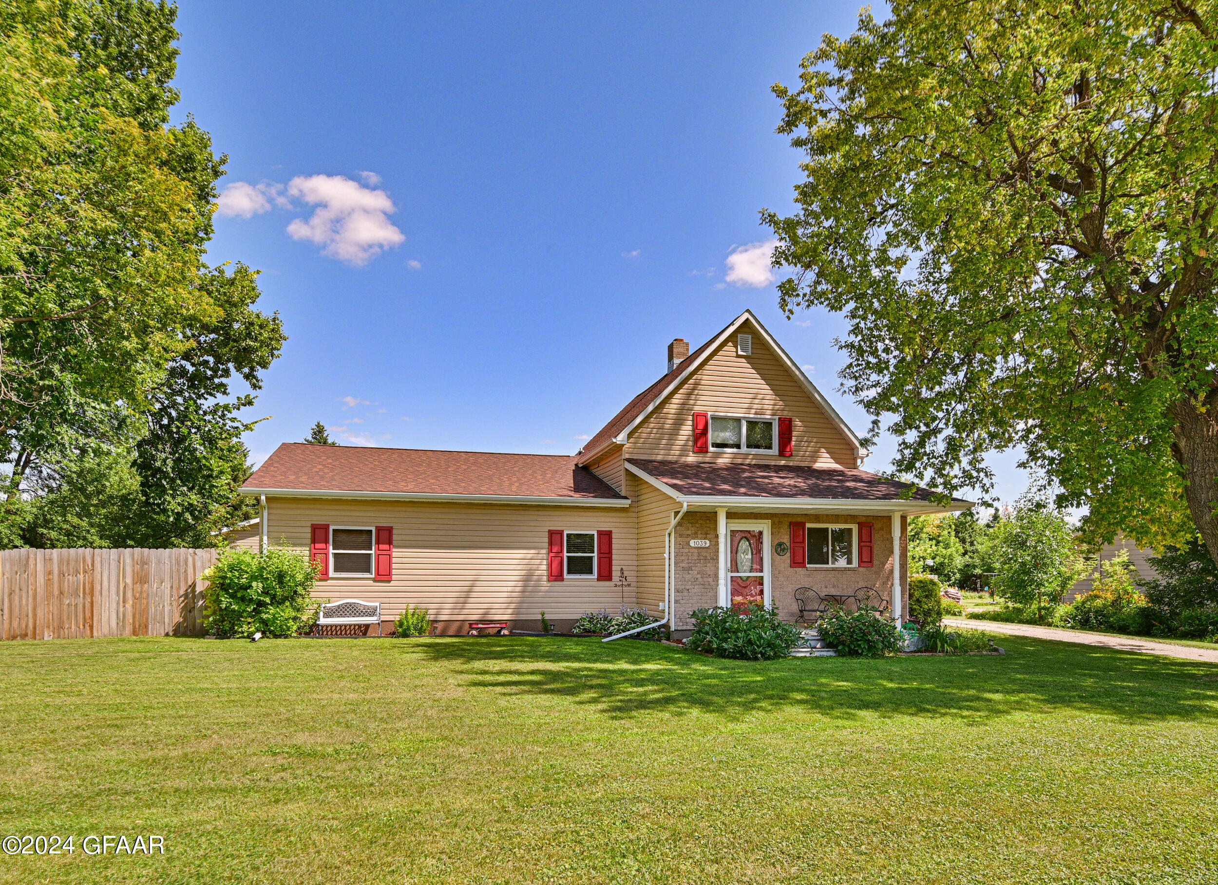 1039 RHINEHART Drive SE