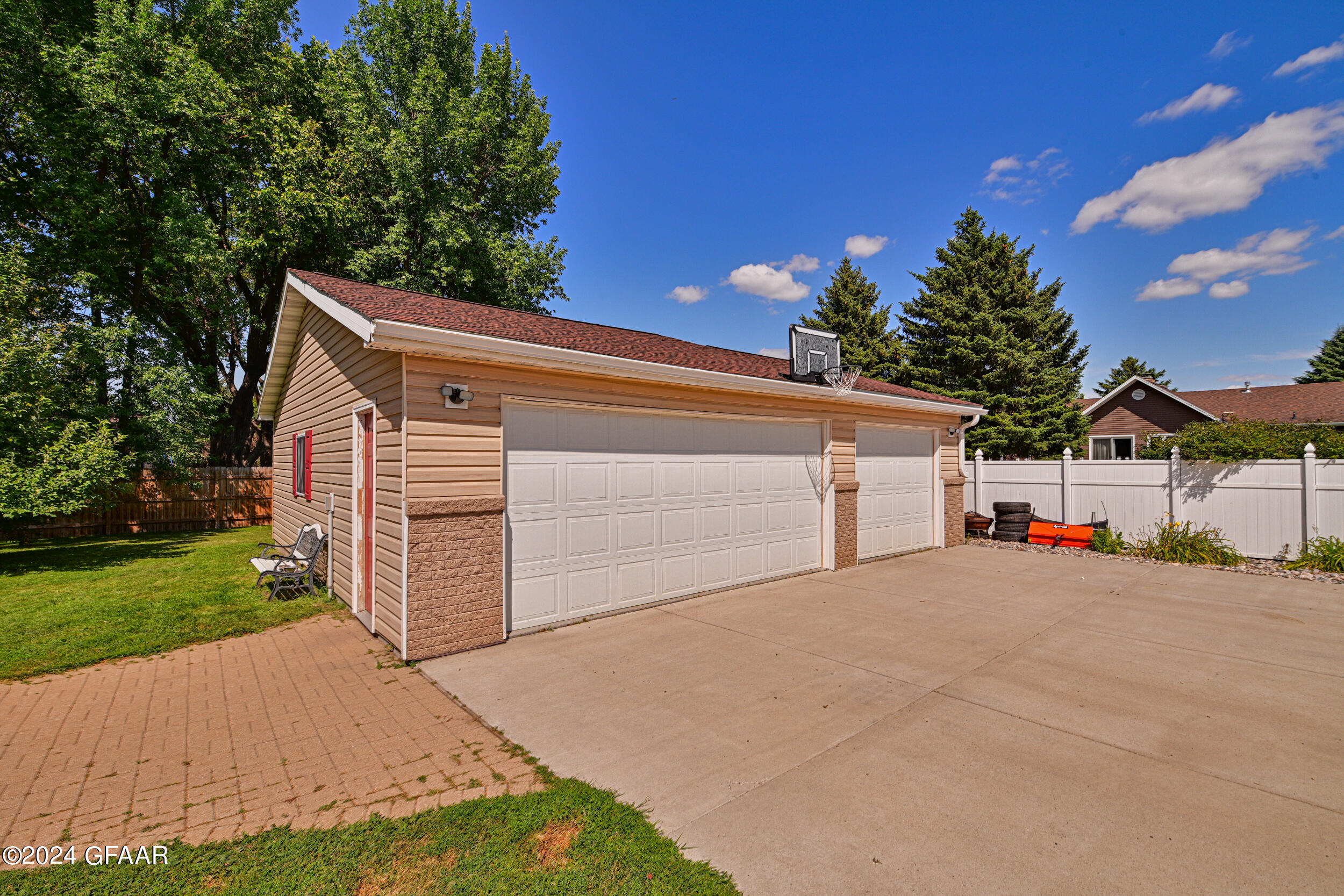 1039 RHINEHART Drive SE