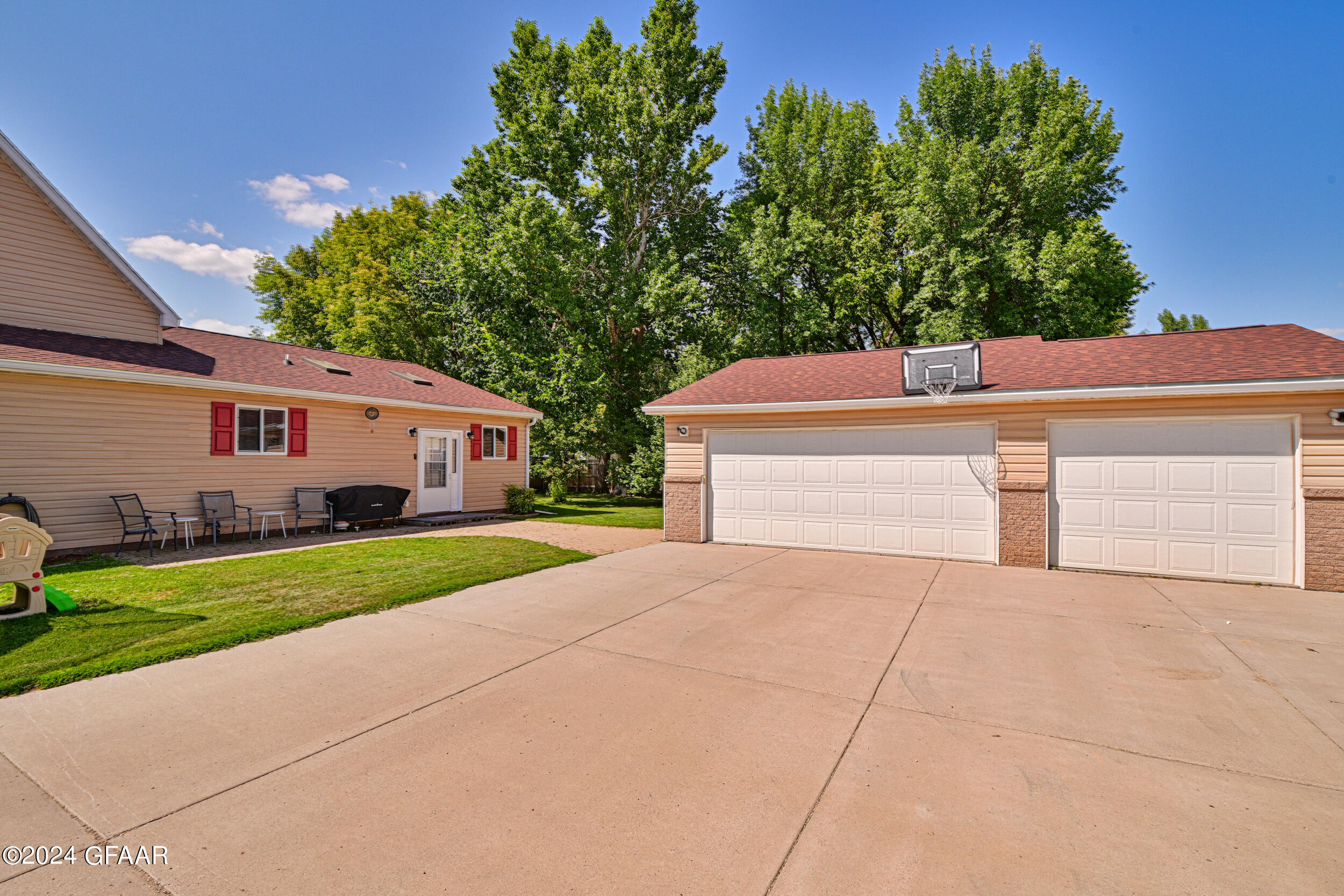 1039 RHINEHART Drive SE