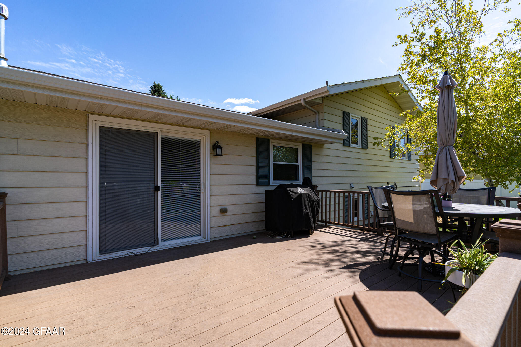 2102 SUMMERSET Court