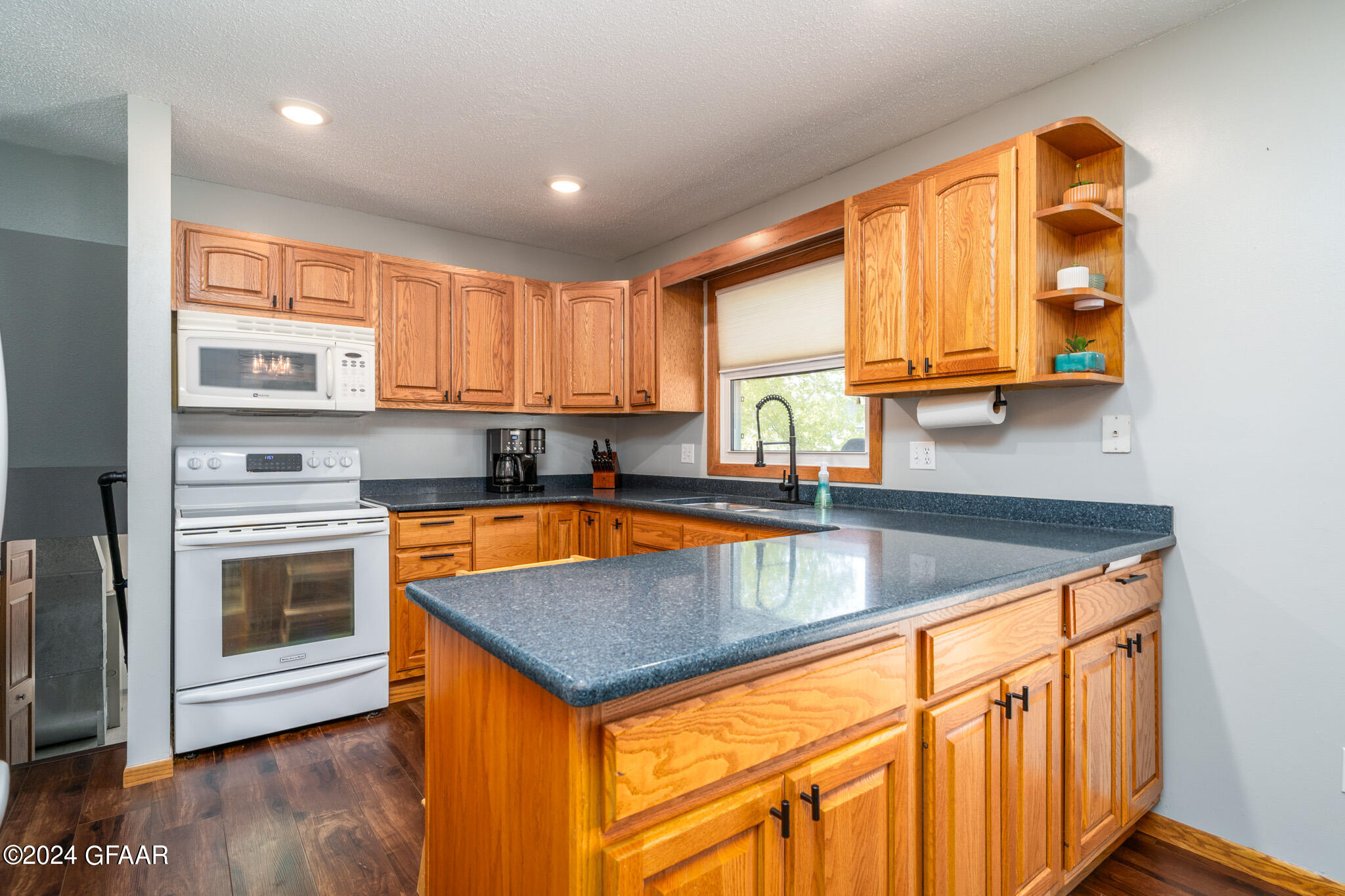 2102 SUMMERSET Court