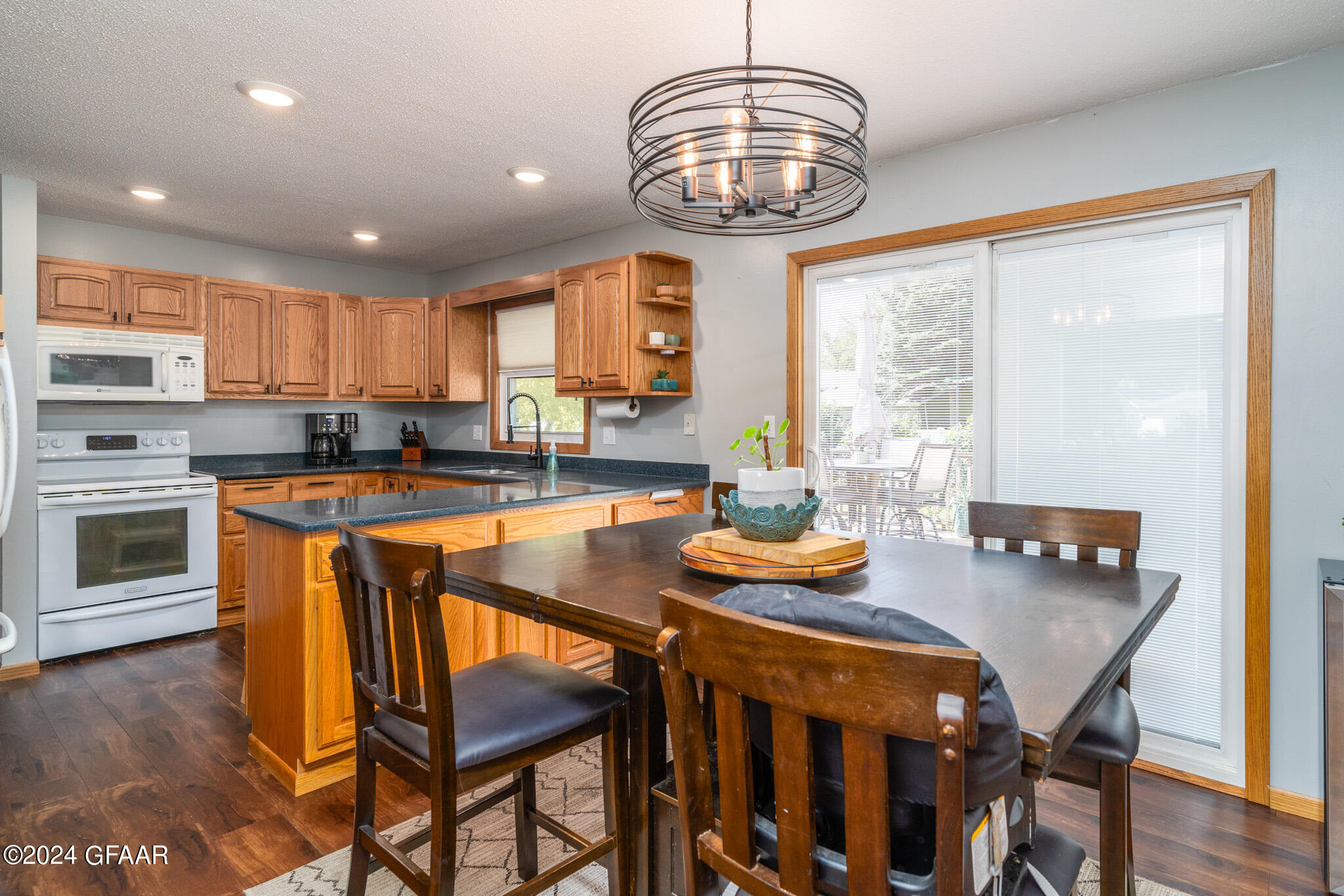 2102 SUMMERSET Court