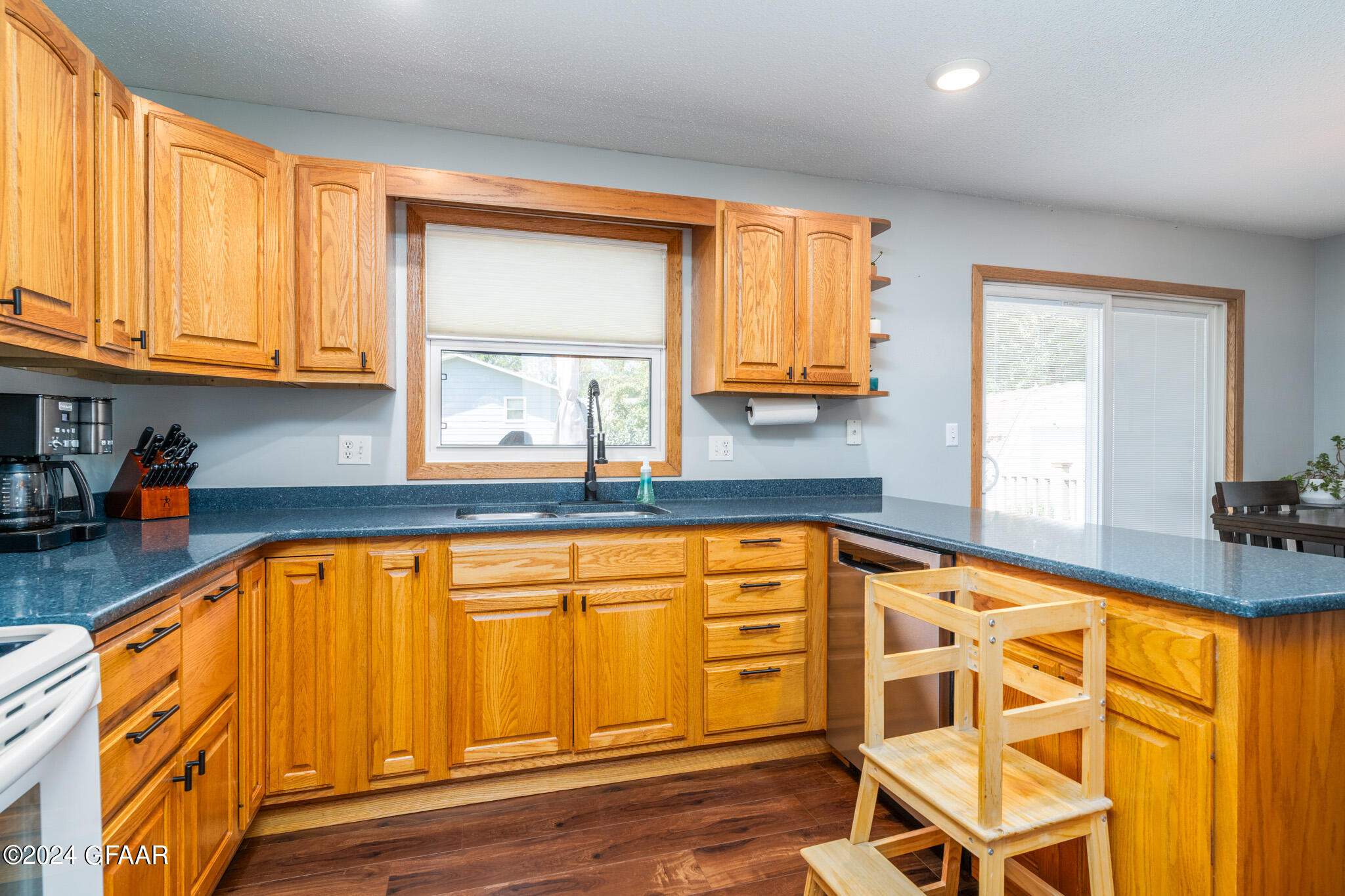 2102 SUMMERSET Court