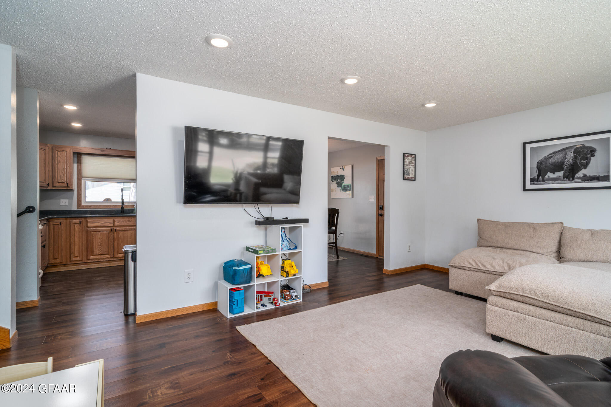 2102 SUMMERSET Court