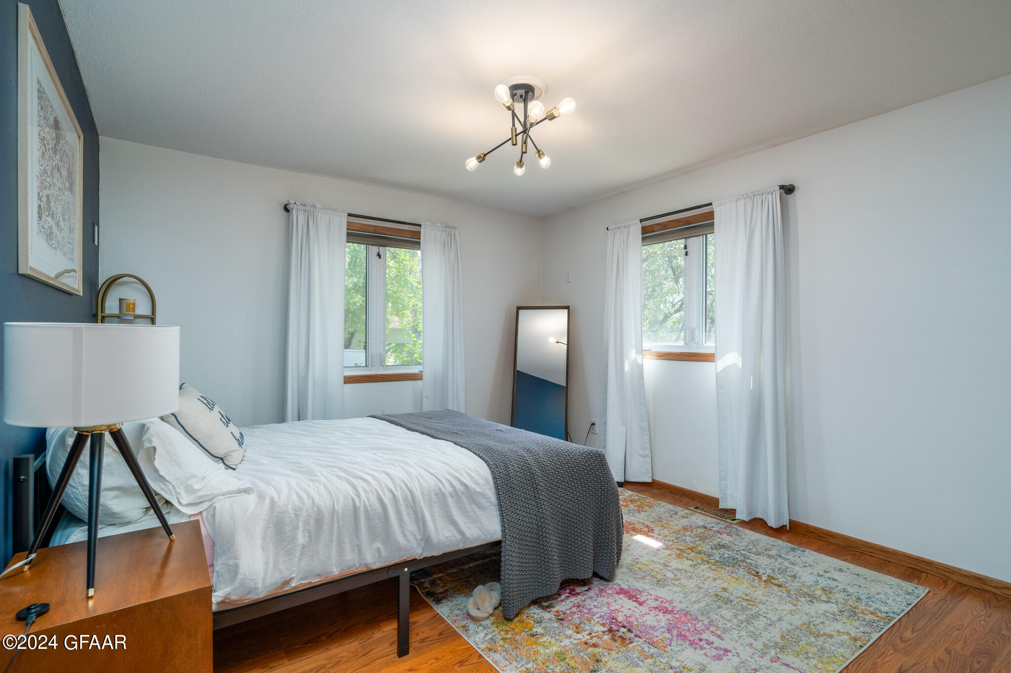 2102 SUMMERSET Court