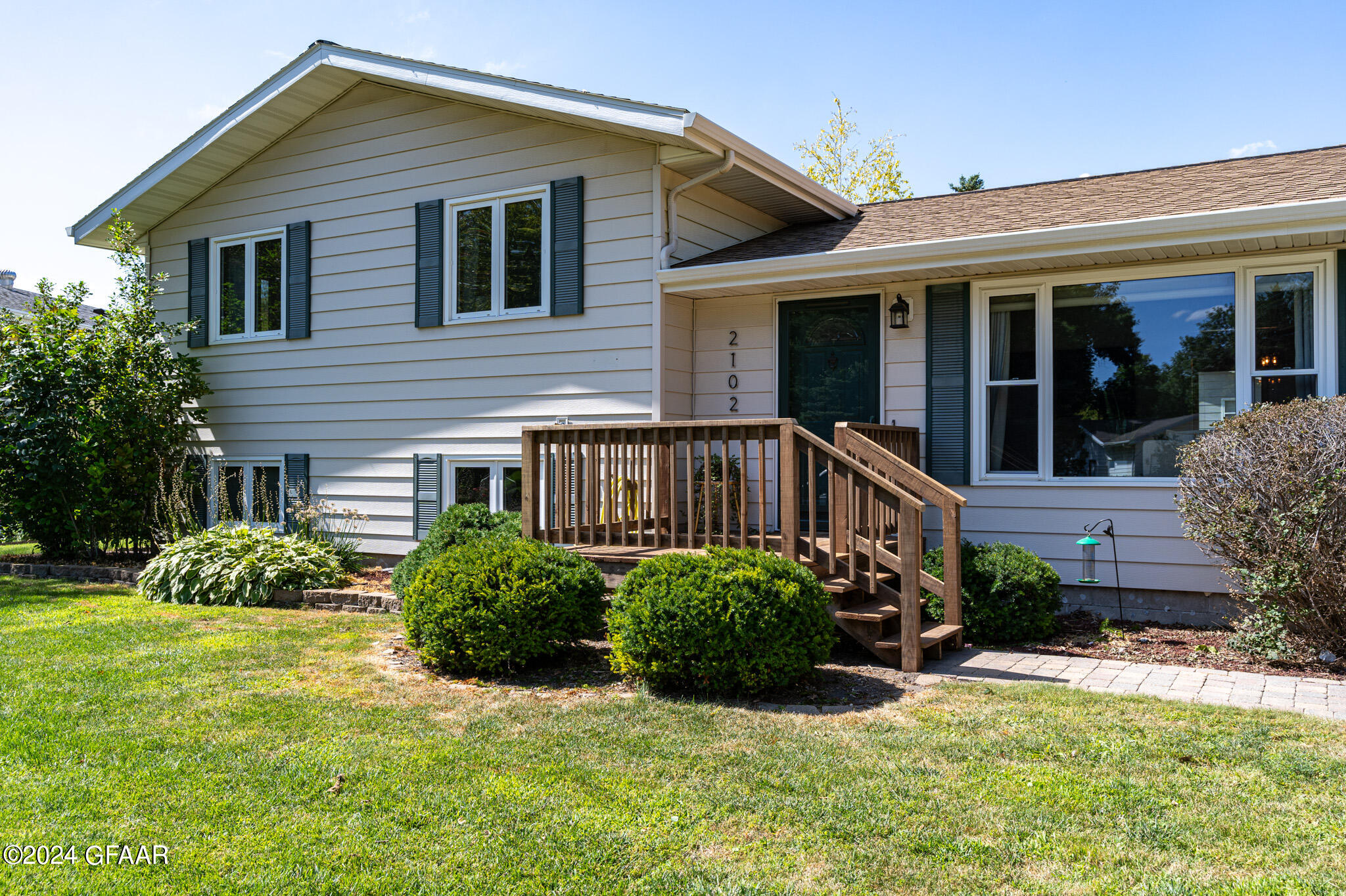 2102 SUMMERSET Court