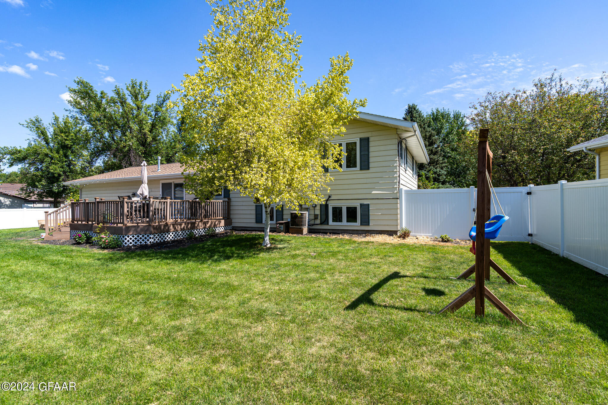 2102 SUMMERSET Court